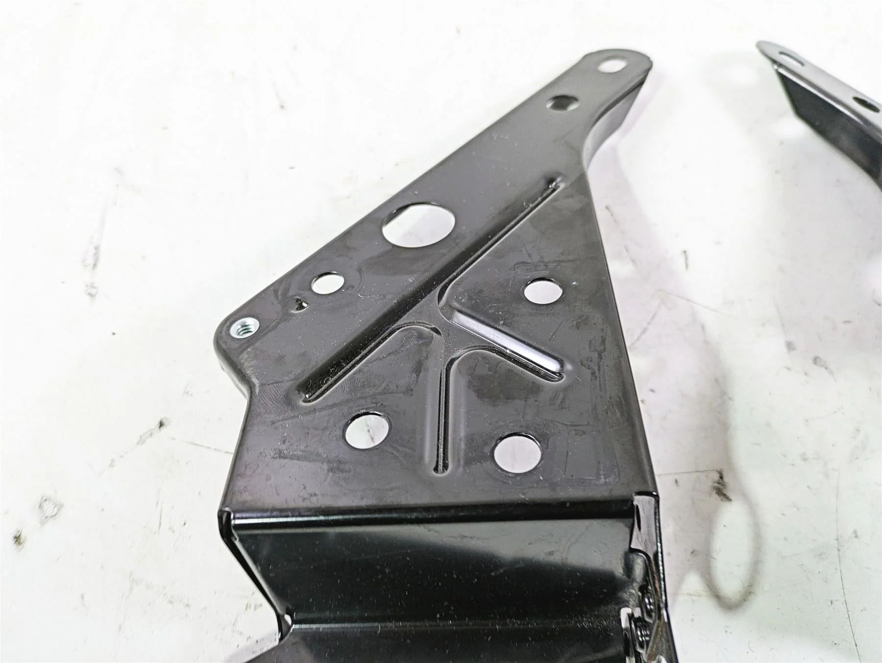 2015 Harley Touring FLHTKL E -Glide Low Front Fairing Mount Holder Set 57000169A - Image 7