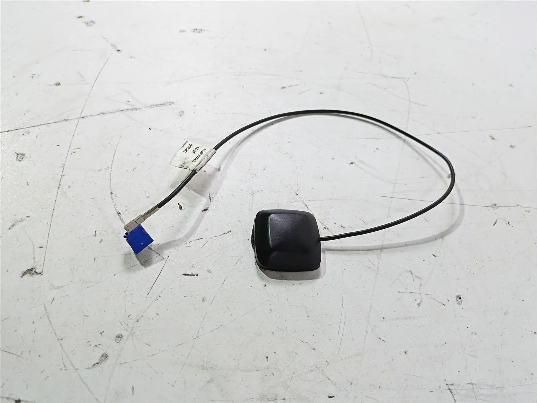 2015 Harley Touring FLHTKL E -Glide Low Gps Antenna Wiring 76000222 - Image 3