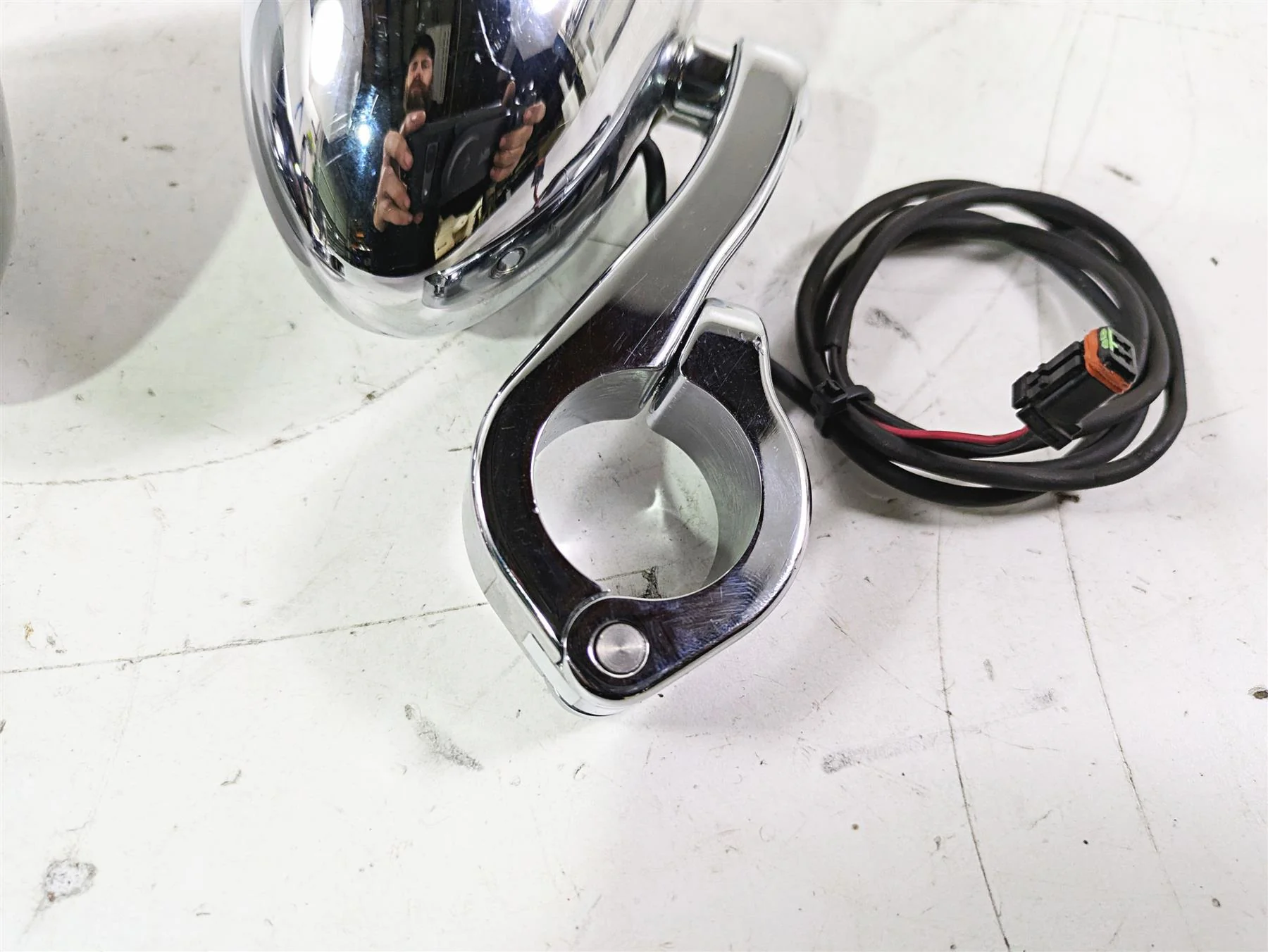 2015 Harley Touring FLHTKL E -Glide Low Led Daymaker Driving Lights 68000386 - Image 10