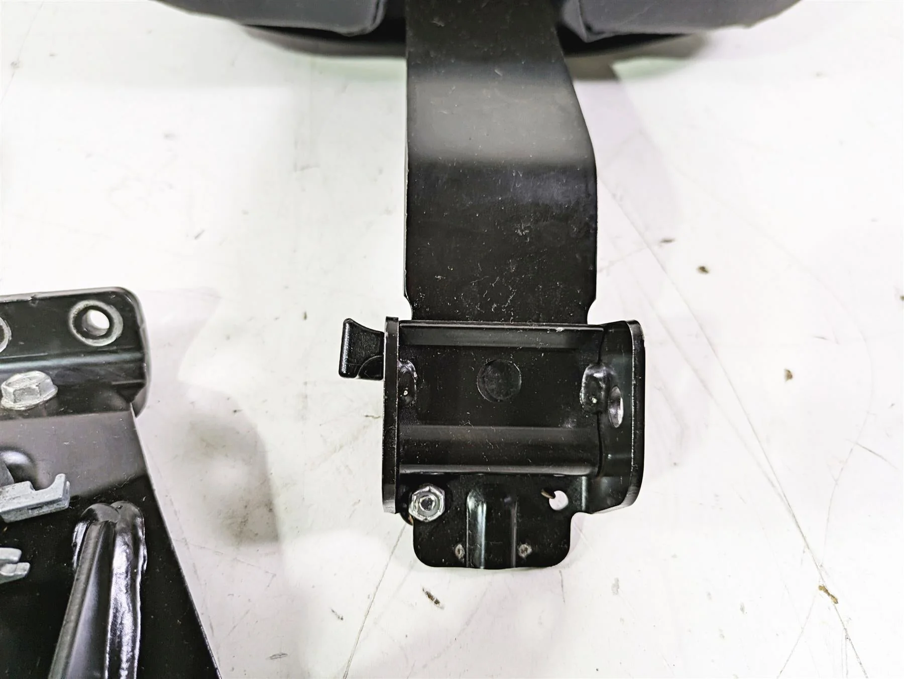 2015 Harley Touring FLHTKL E -Glide Low Main Driver Rider Front Backrest - Image 6