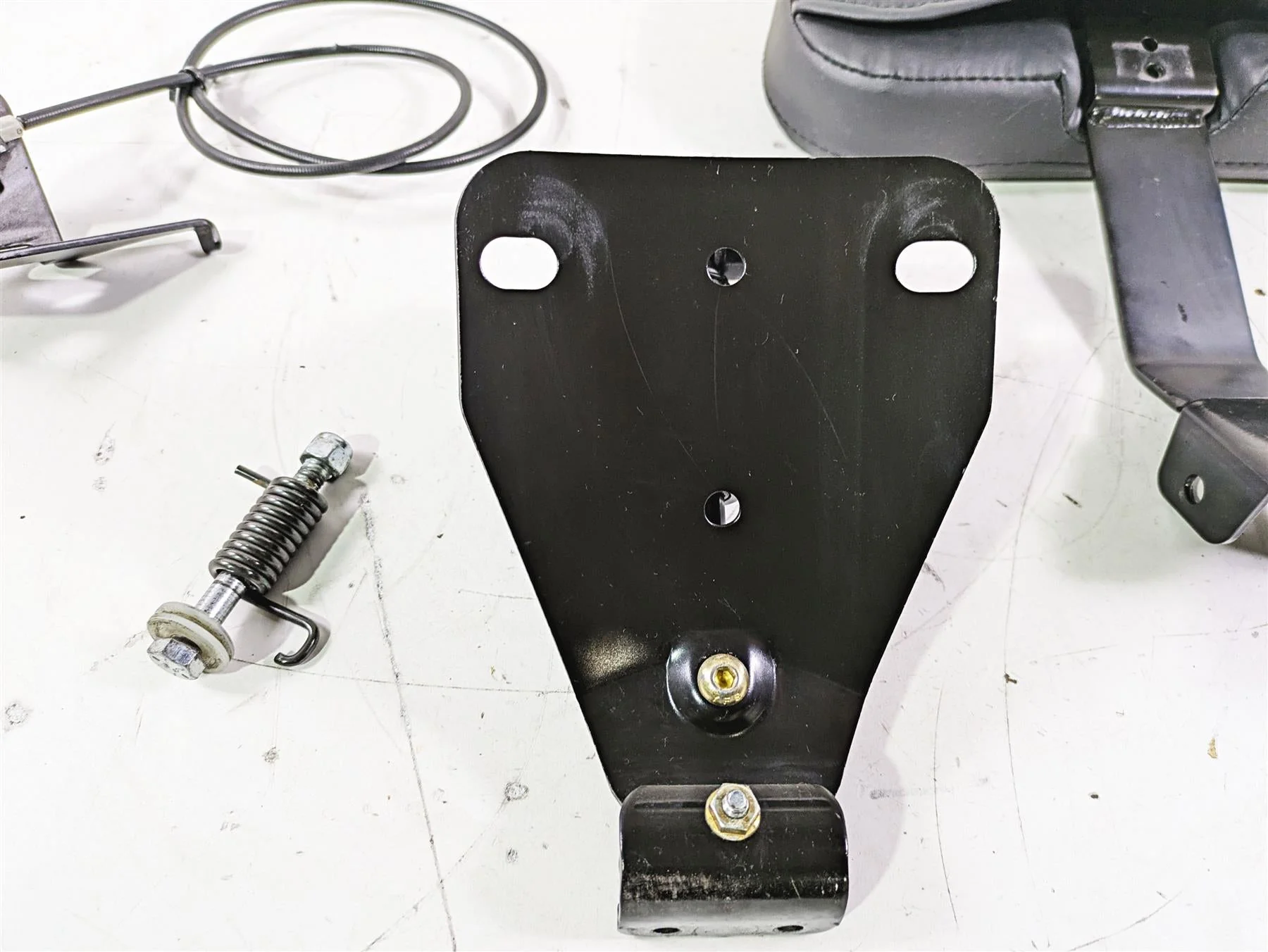 2015 Harley Touring FLHTKL E -Glide Low Main Driver Rider Front Backrest - Image 9