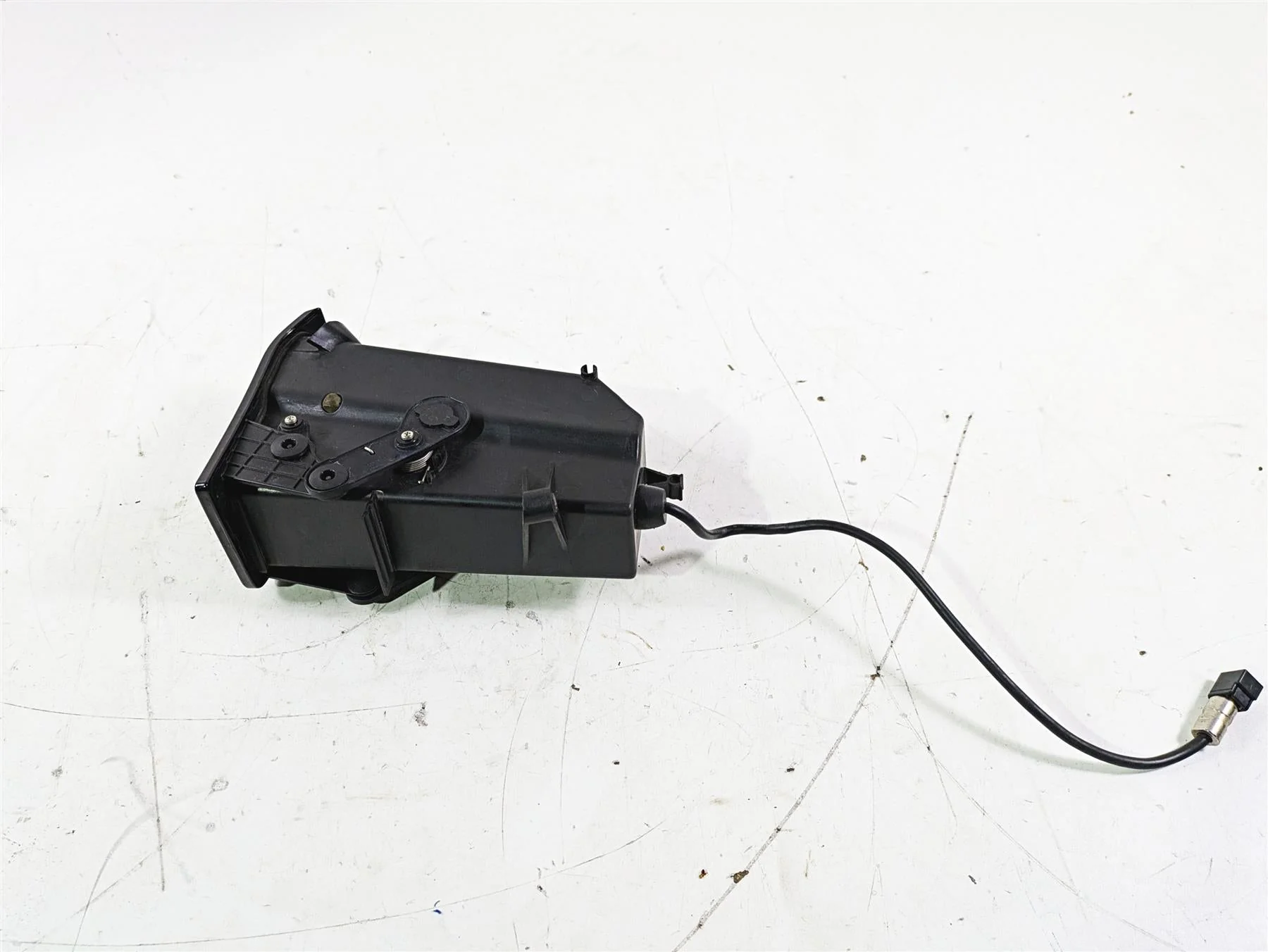 2015 Harley Touring FLHTKL E -Glide Low Media Phone Compartment Box 76000107A - Image 2
