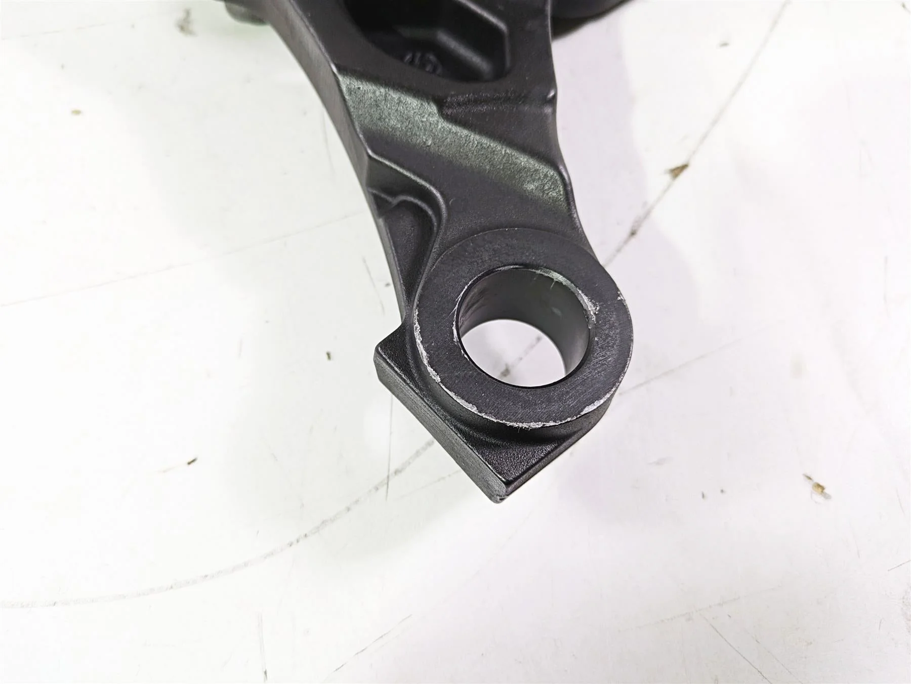 2015 Harley Touring FLHTKL E -Glide Low Rear Brake Caliper & Bracket 44080-08C - Image 12