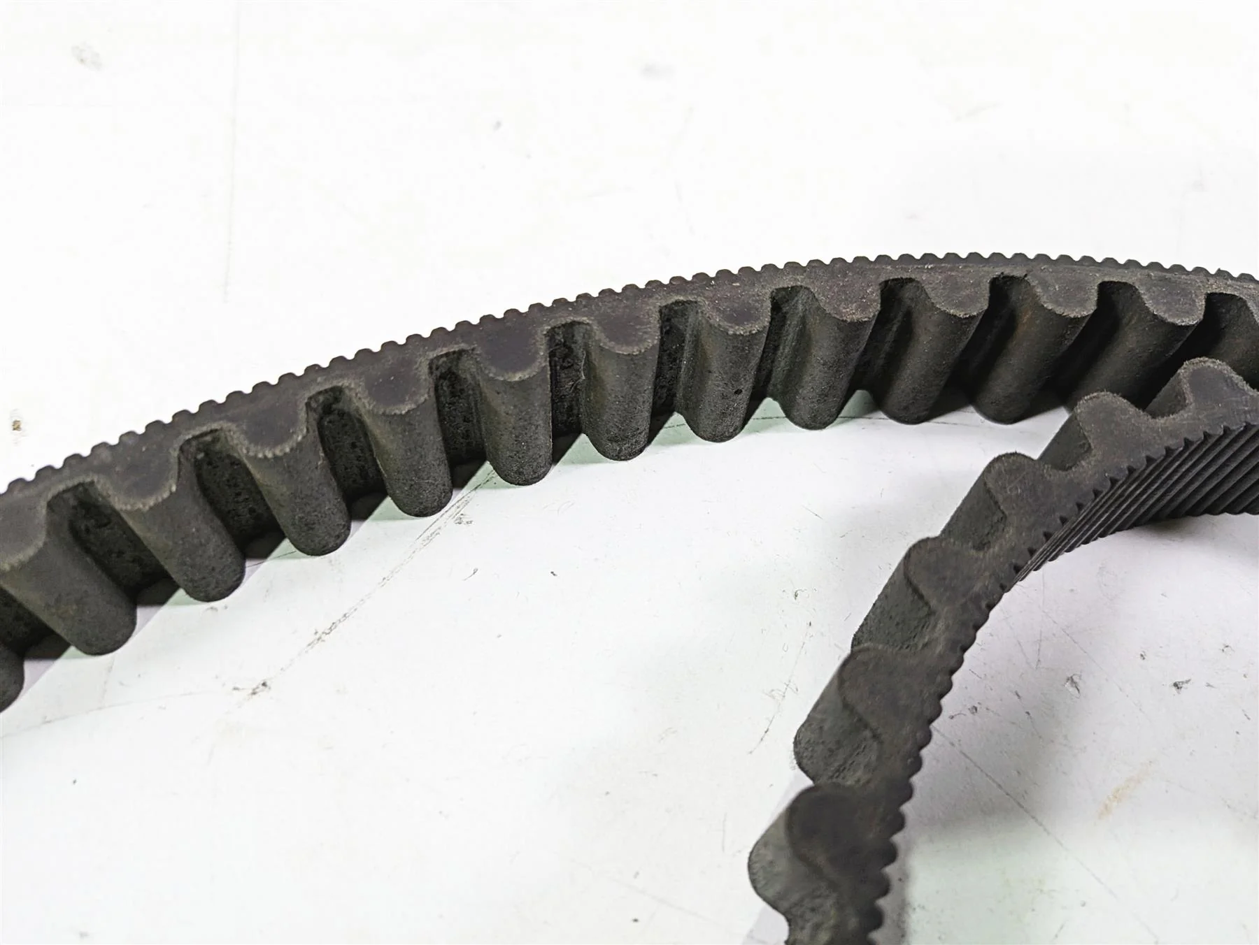 2015 Harley Touring FLHTKL E -Glide Low Rear Main Drive Belt 140T 1" 40024-09A - Image 12