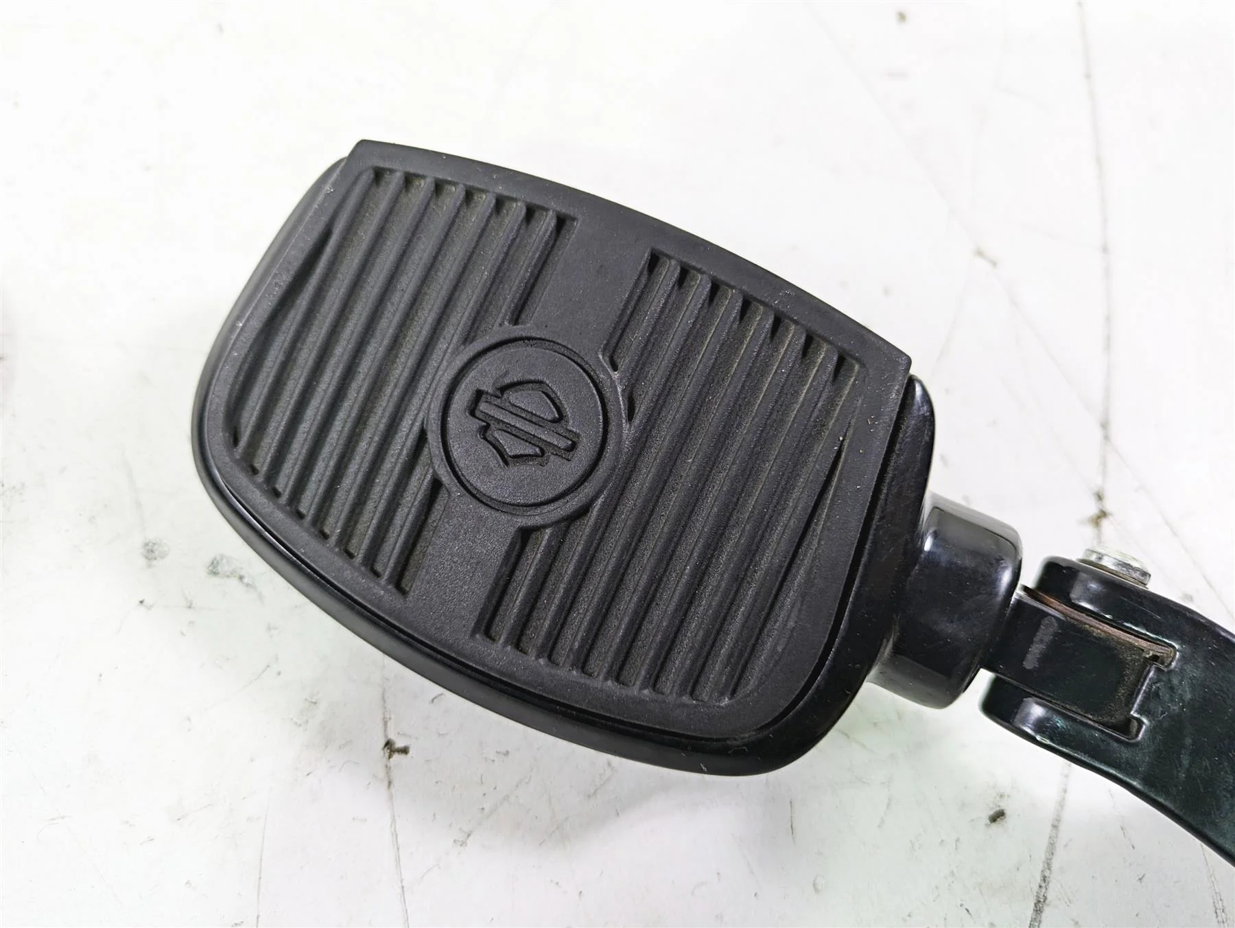 2015 Harley Touring FLHTKL E -Glide Low Rear Passenger Foot Pegs 50500332A - Image 11