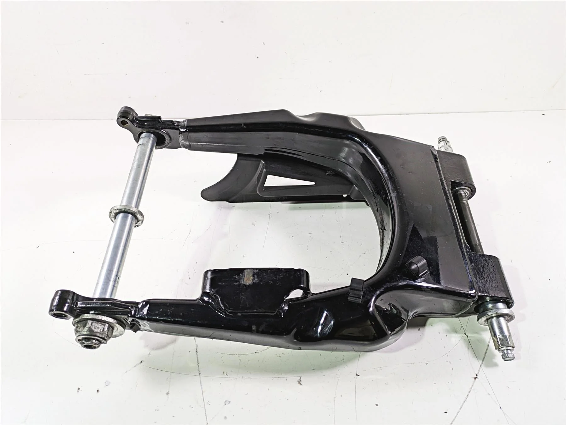 2015 Harley Touring FLHTKL E -Glide Low Rear Swingarm + Axle Set 47549-09A - Image 3