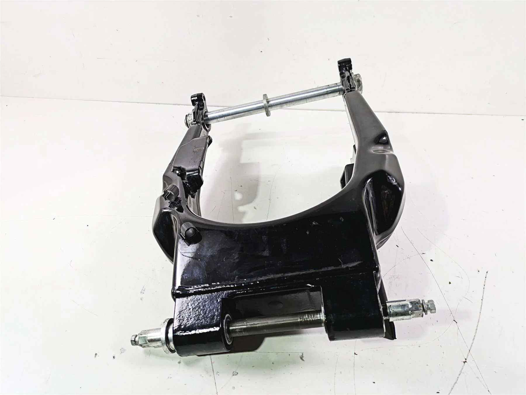 2015 Harley Touring FLHTKL E -Glide Low Rear Swingarm + Axle Set 47549-09A - Image 4