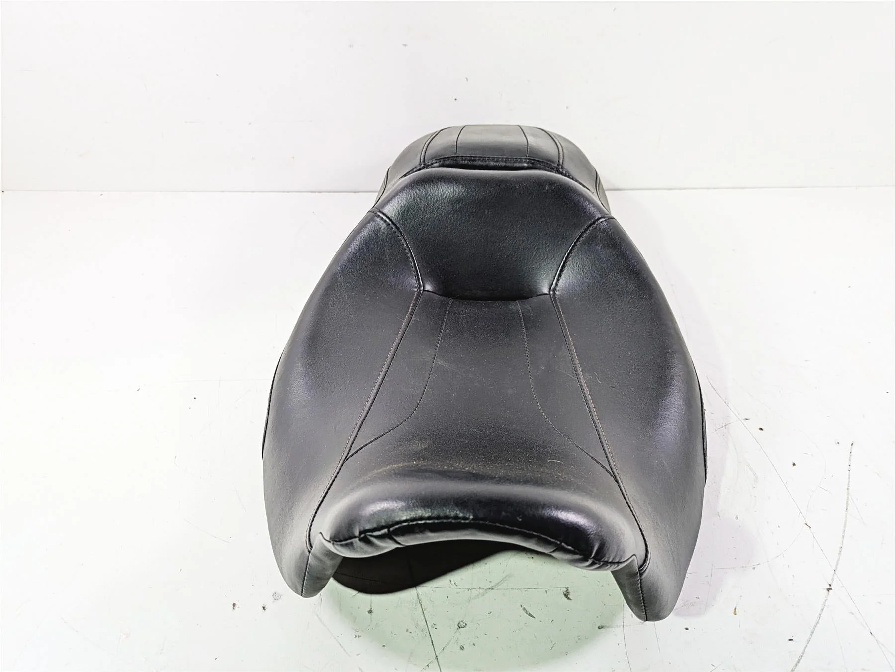 2015 Harley Touring FLHTKL E -Glide Low Rider Seat Saddle - Read 52000142 - Image 2