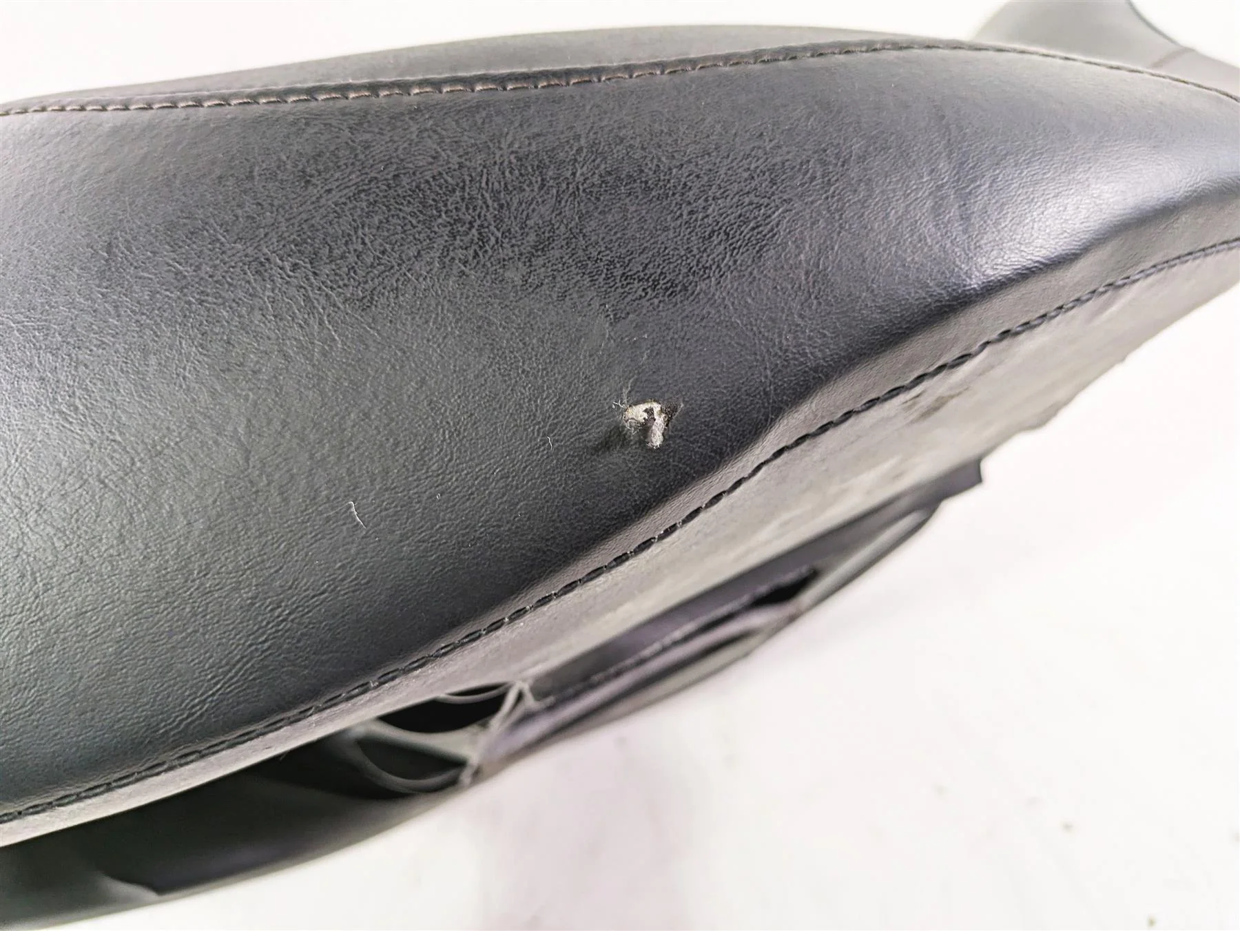 2015 Harley Touring FLHTKL E -Glide Low Rider Seat Saddle - Read 52000142 - Image 6