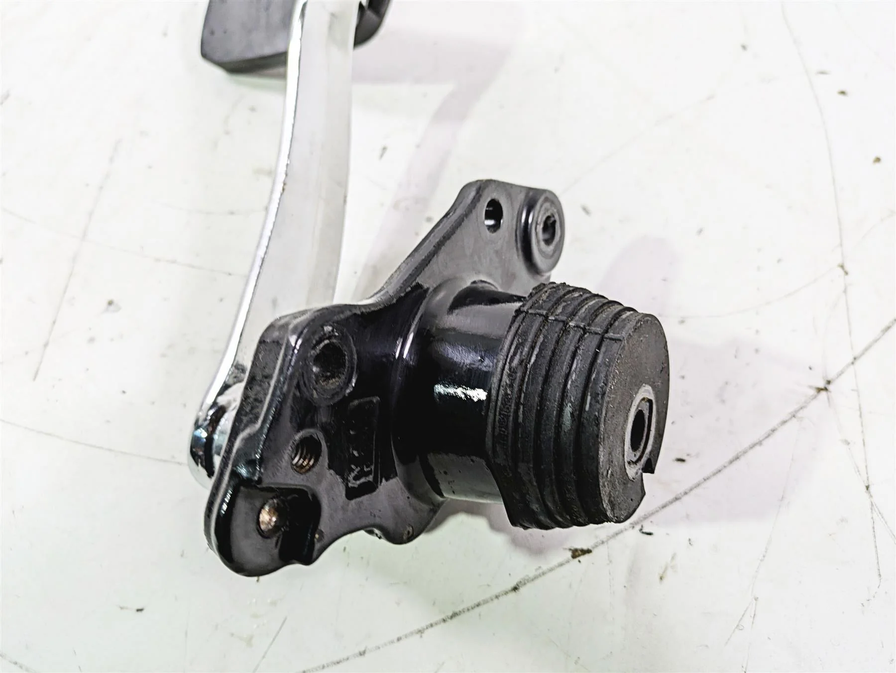 2015 Harley Touring FLHTKL E -Glide Low Right Brake Lever Pedal Set 50600067 - Image 10