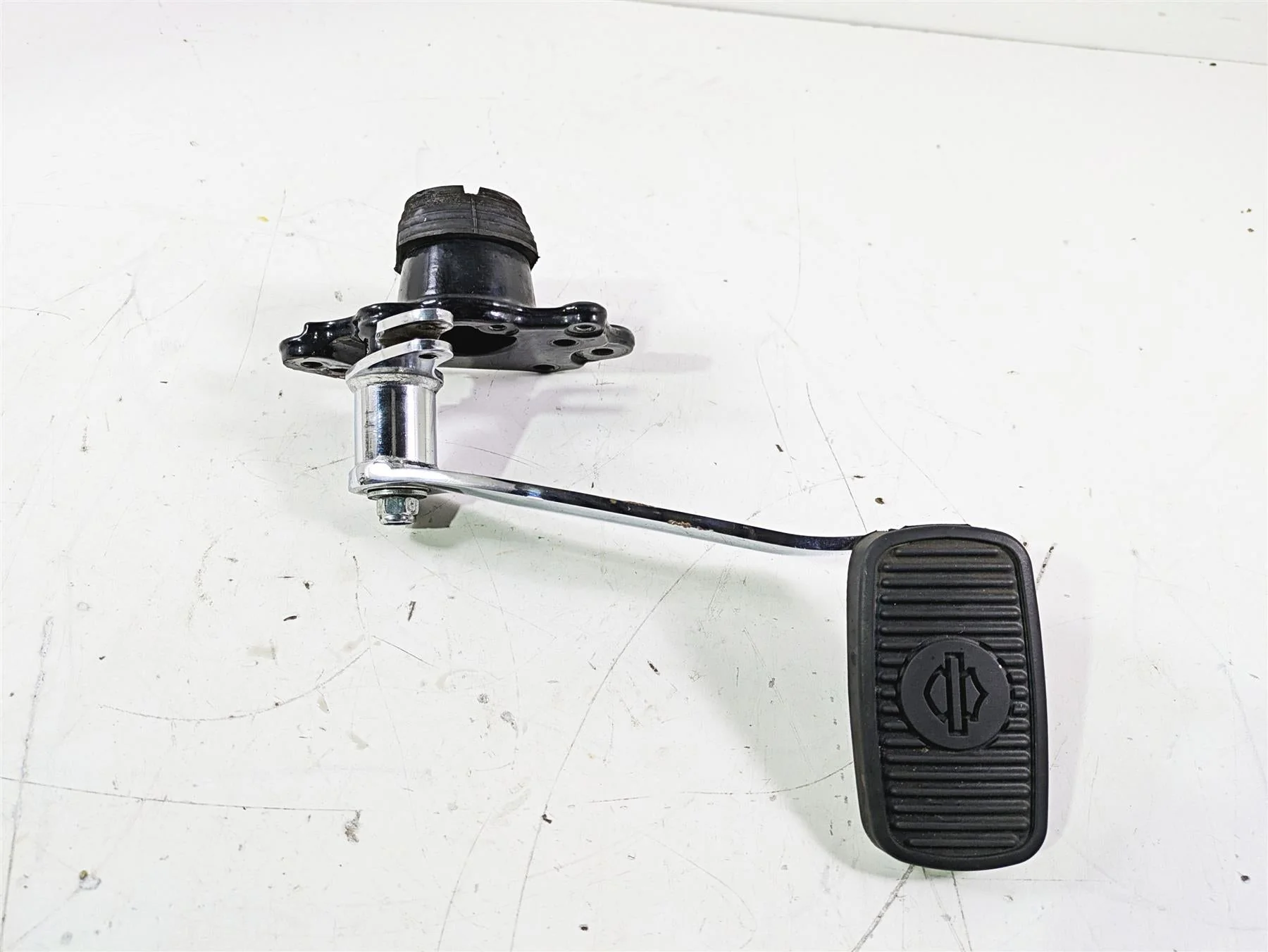 2015 Harley Touring FLHTKL E -Glide Low Right Brake Lever Pedal Set 50600067 - Image 2