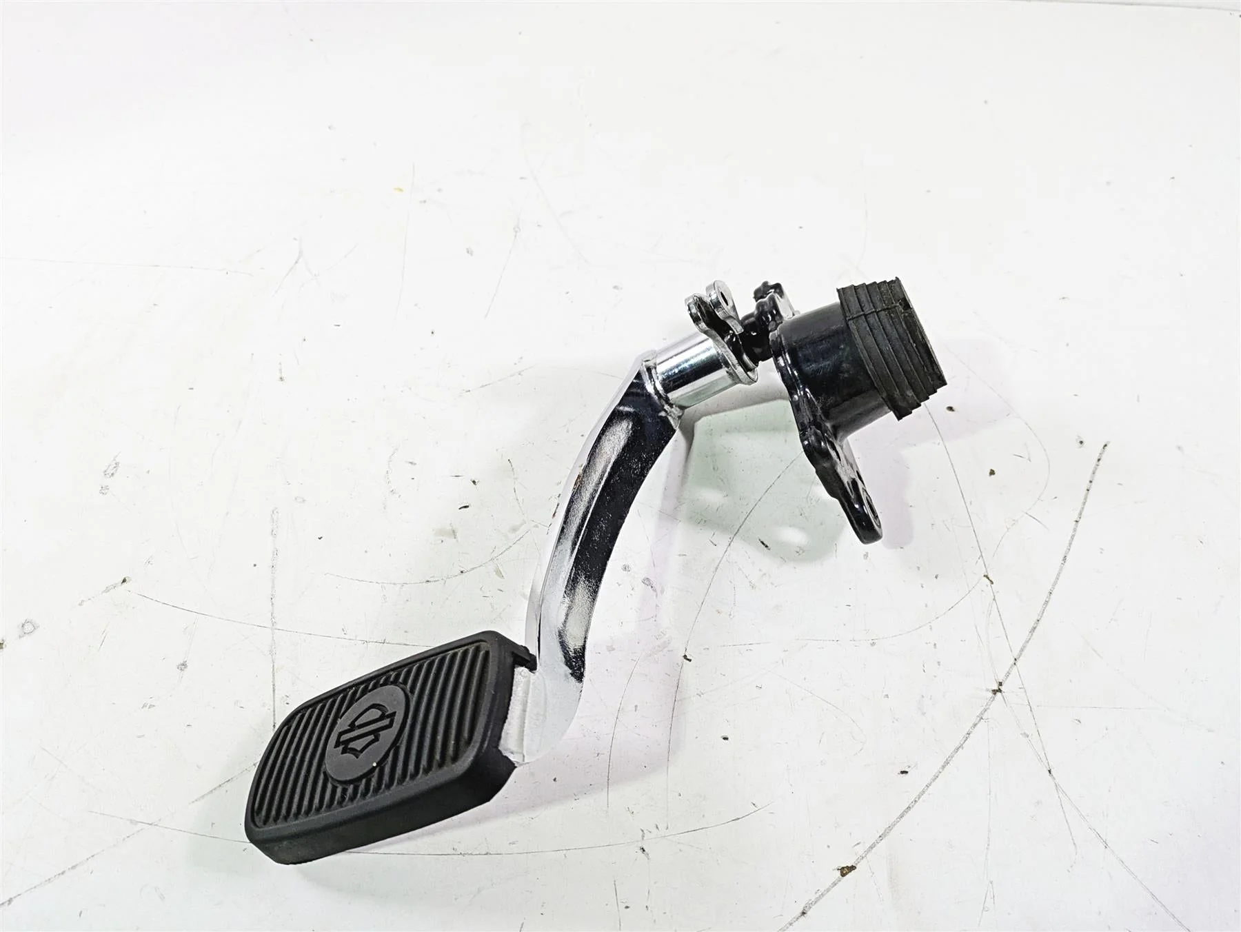 2015 Harley Touring FLHTKL E -Glide Low Right Brake Lever Pedal Set 50600067 - Image 3