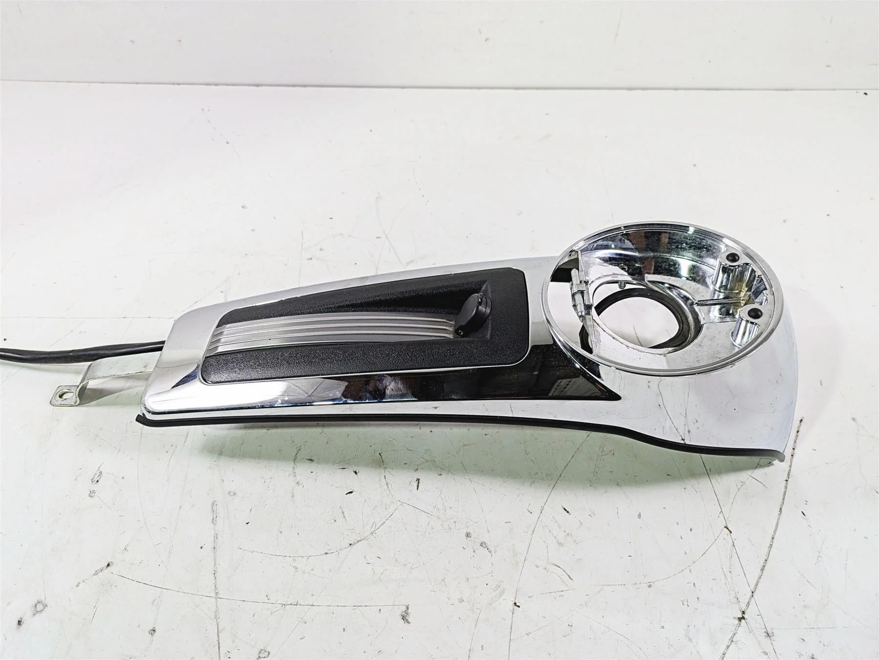2015 Harley Touring FLHTKL E -Glide Low Upper Fuel Tank Dash Panel 61270-08 - Image 4