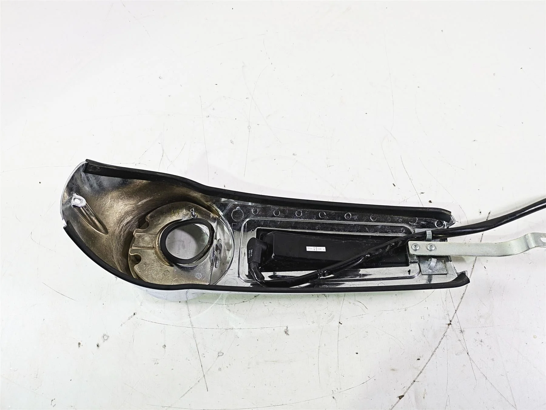 2015 Harley Touring FLHTKL E -Glide Low Upper Fuel Tank Dash Panel 61270-08 - Image 9