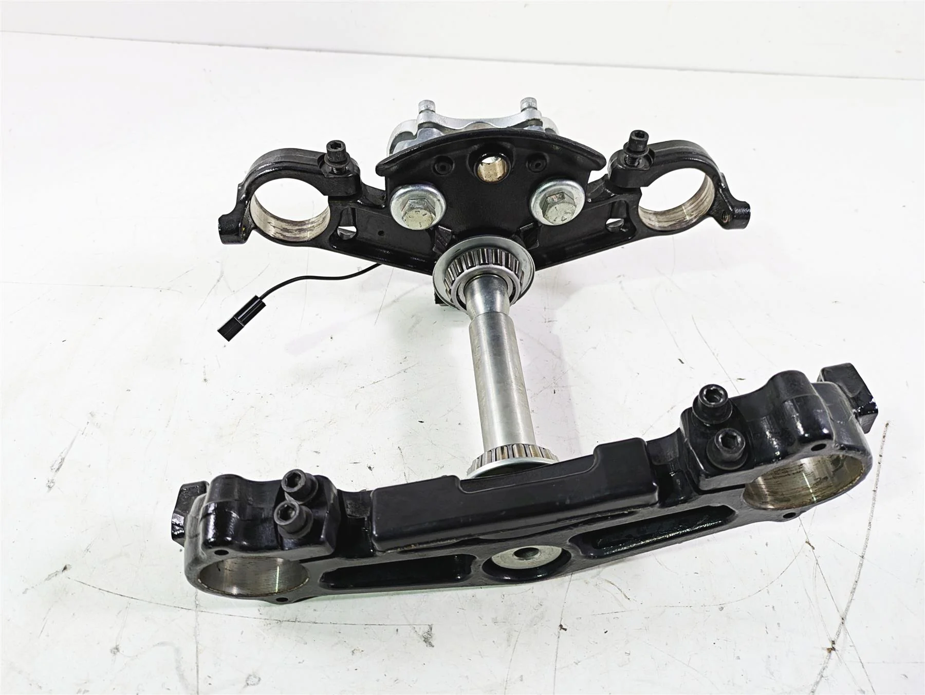2015 Harley Touring FLHTKL E -Glide Low Upper Lower Triple Tree Set 45900091A - Image 12