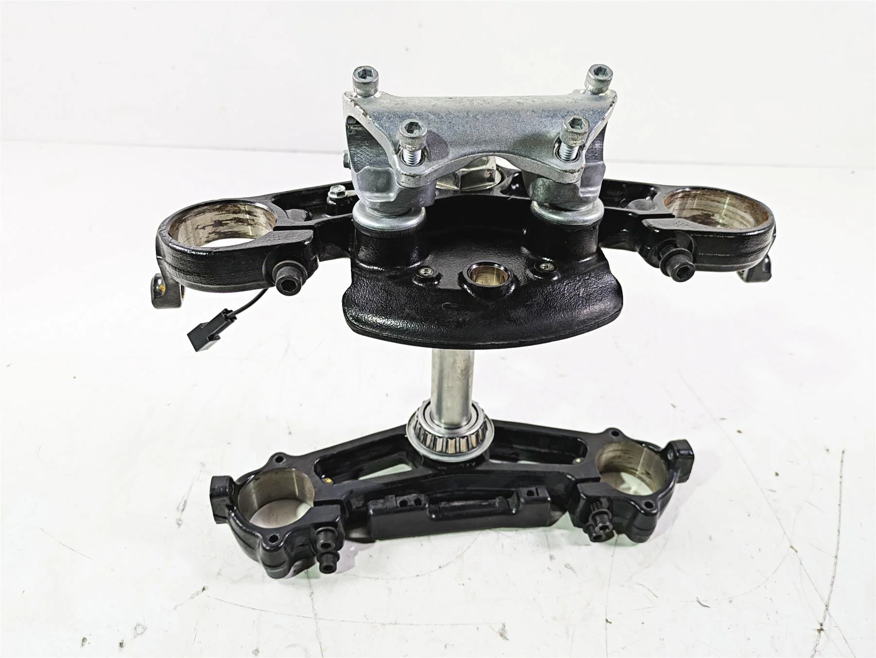 2015 Harley Touring FLHTKL E -Glide Low Upper Lower Triple Tree Set 45900091A - Image 3