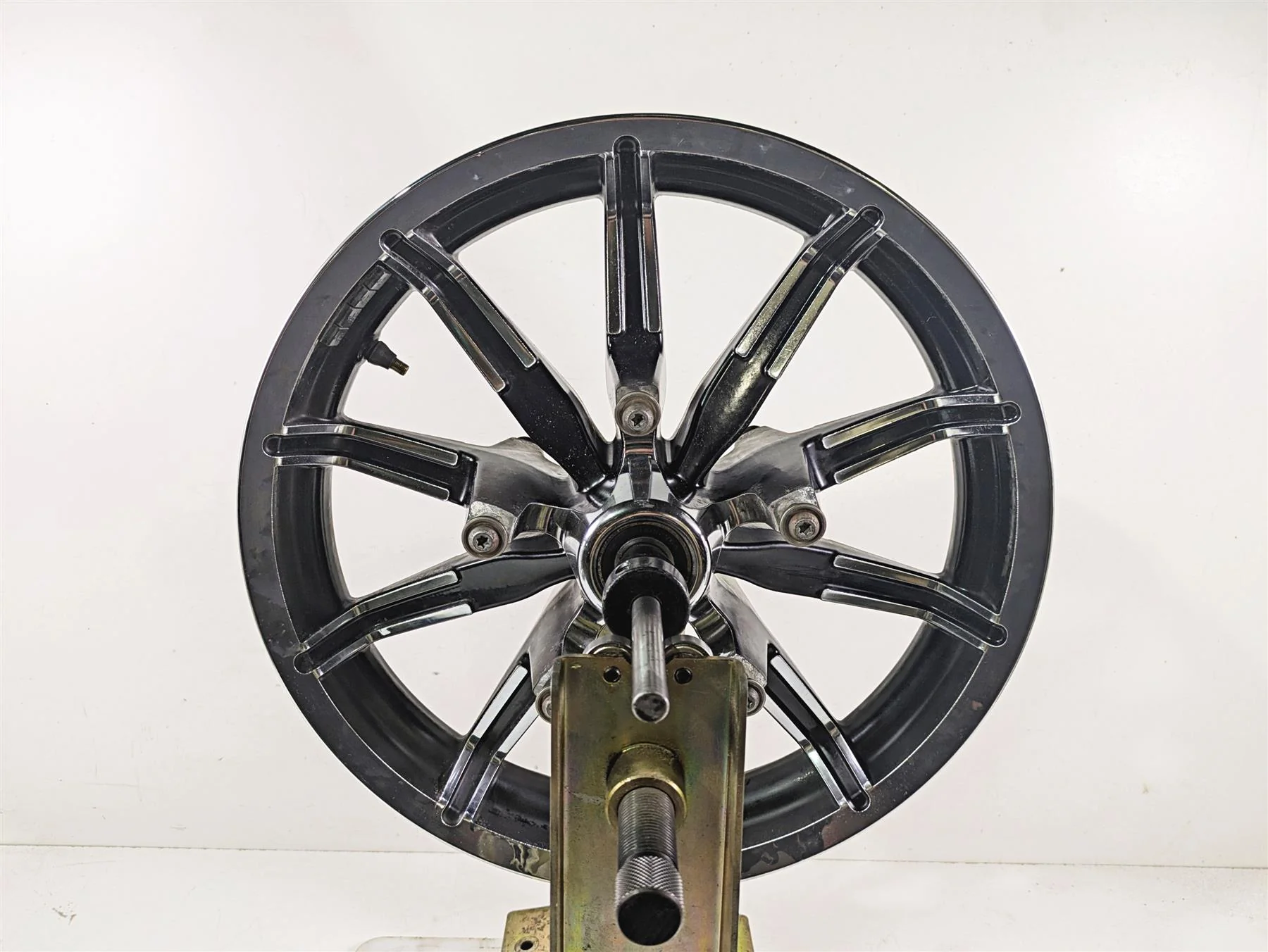 2015 Harley Touring FLHTKL Electra Glide 17x3 Front Wheel Cast 10 Spoke 43300386