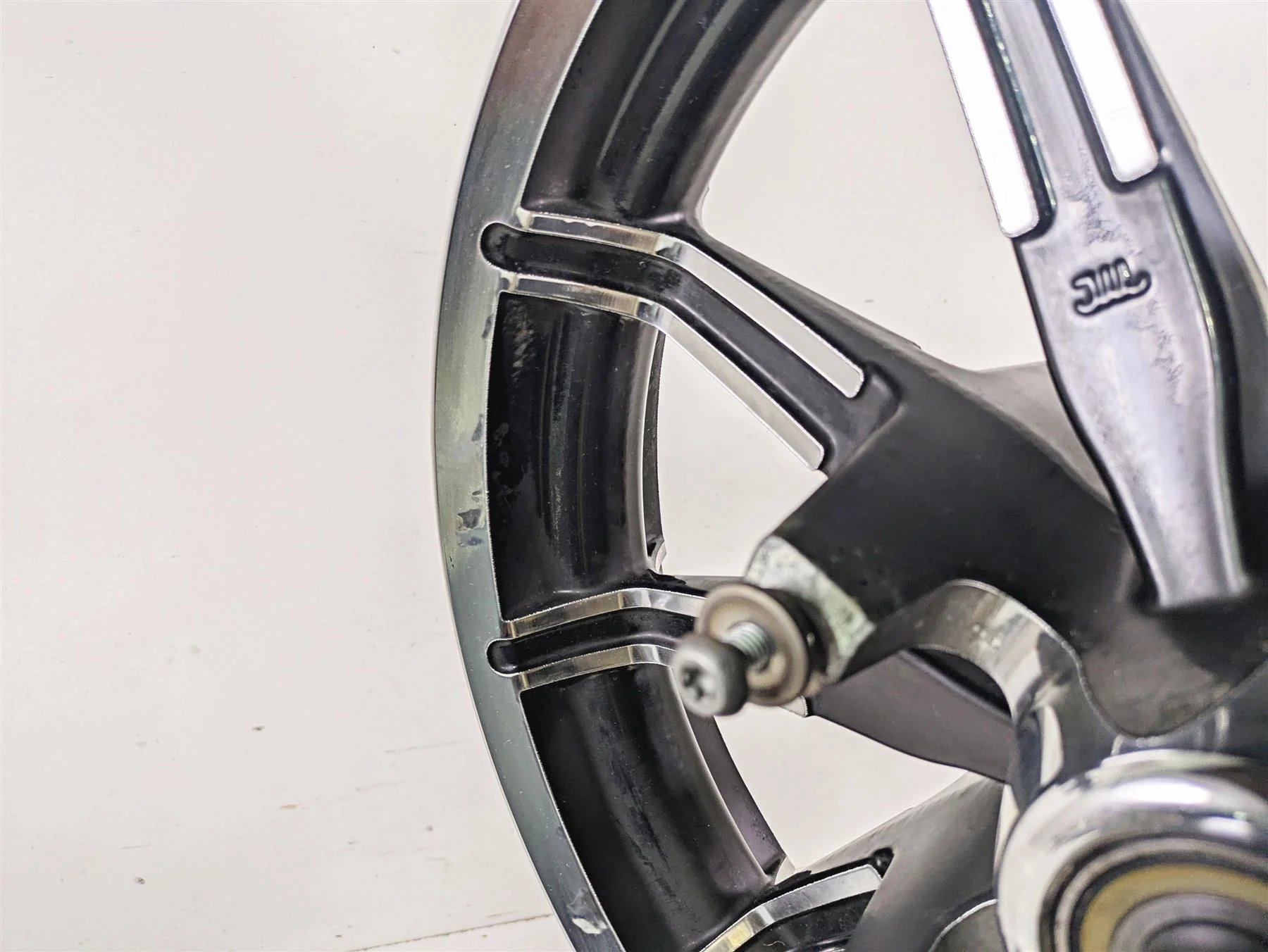 2015 Harley Touring FLHTKL Electra Glide 17x3 Front Wheel Cast 10 Spoke 43300386 - Image 6