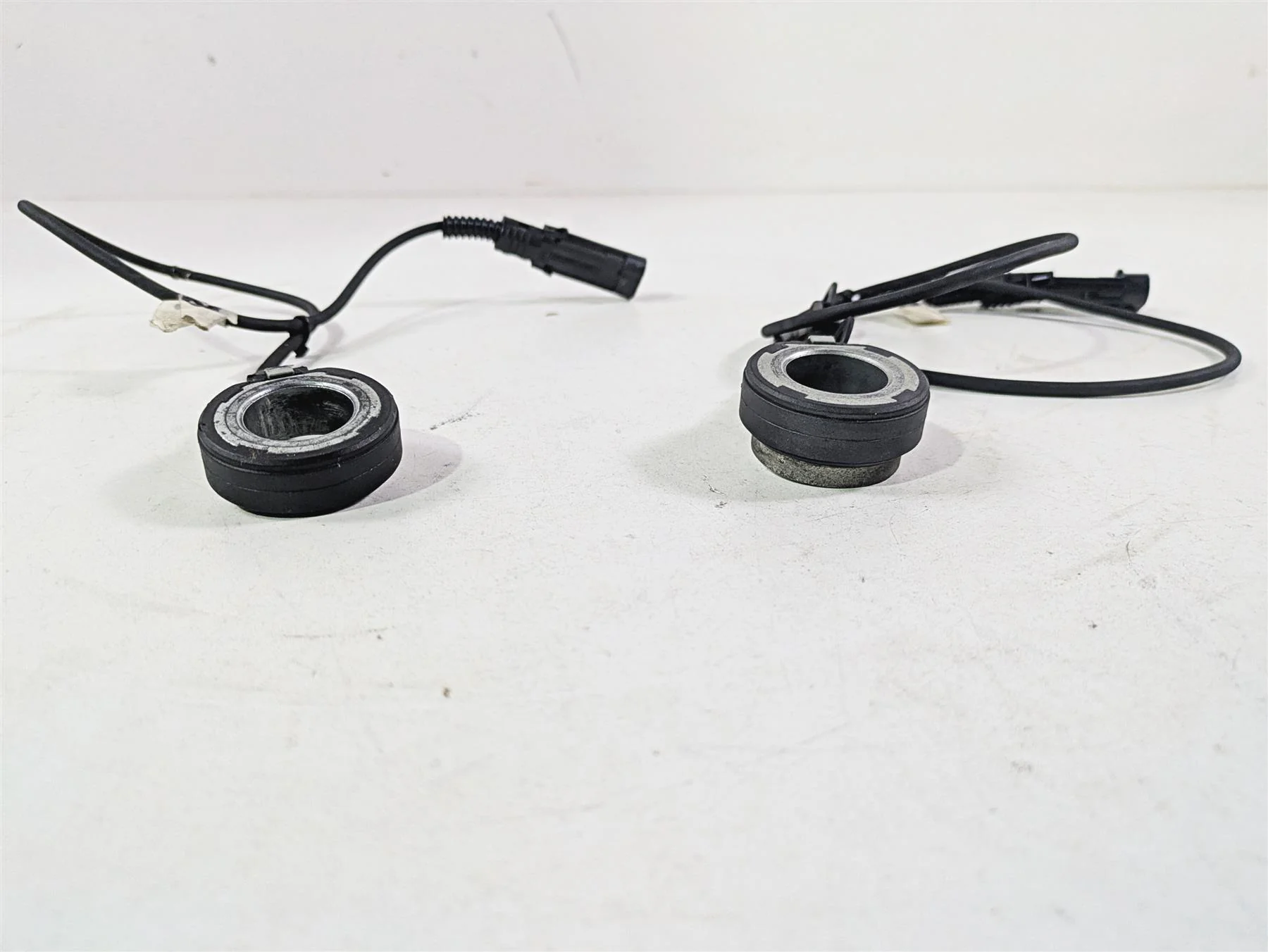 2015 Harley Touring FLHTKL Electra Glide Abs Brake Speed Sensor Set 40615-08 - Image 12