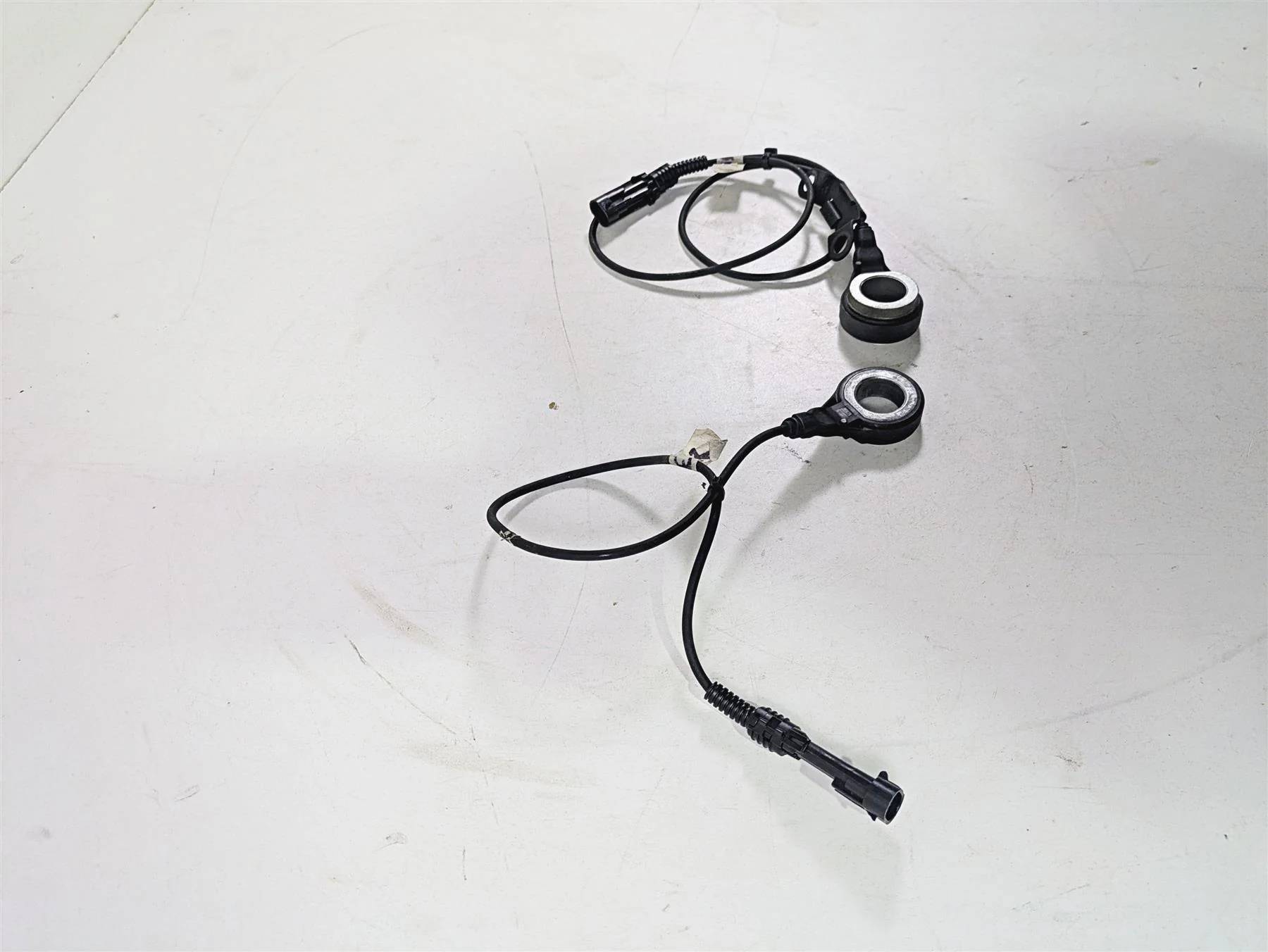 2015 Harley Touring FLHTKL Electra Glide Abs Brake Speed Sensor Set 40615-08 - Image 2