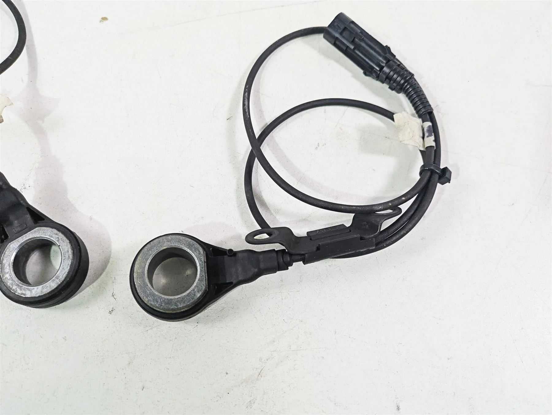 2015 Harley Touring FLHTKL Electra Glide Abs Brake Speed Sensor Set 40615-08 - Image 5