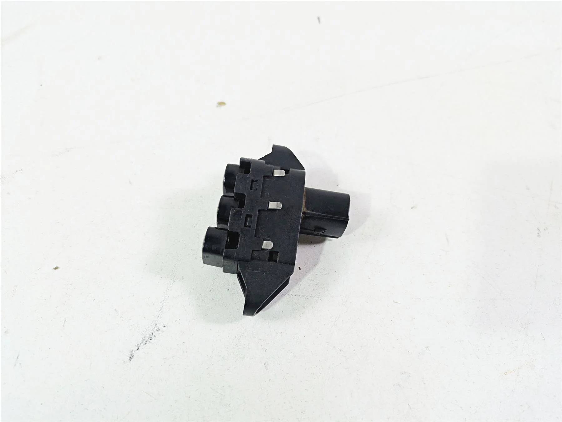 2015 Harley Touring FLHTKL Electra Glide Auxiliary Switch Kit 69200172 - Image 3