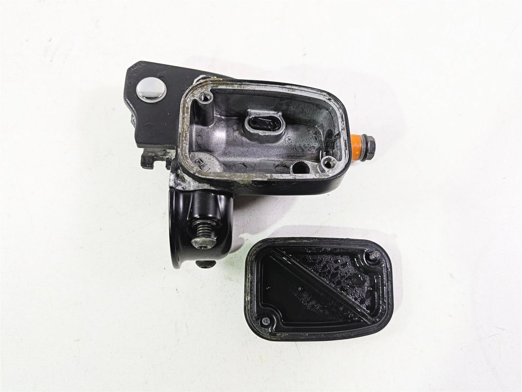 2015 Harley Touring FLHTKL Electra Glide Clutch Master Cylinder 11/16" 36700056C - Image 2