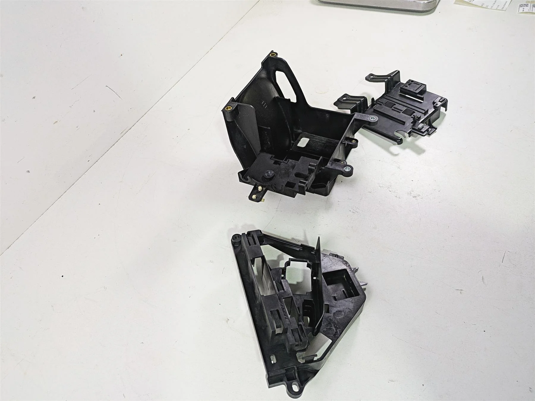 2015 Harley Touring FLHTKL Electra Glide Electrical Parts Holder Set 66000010A - Image 3