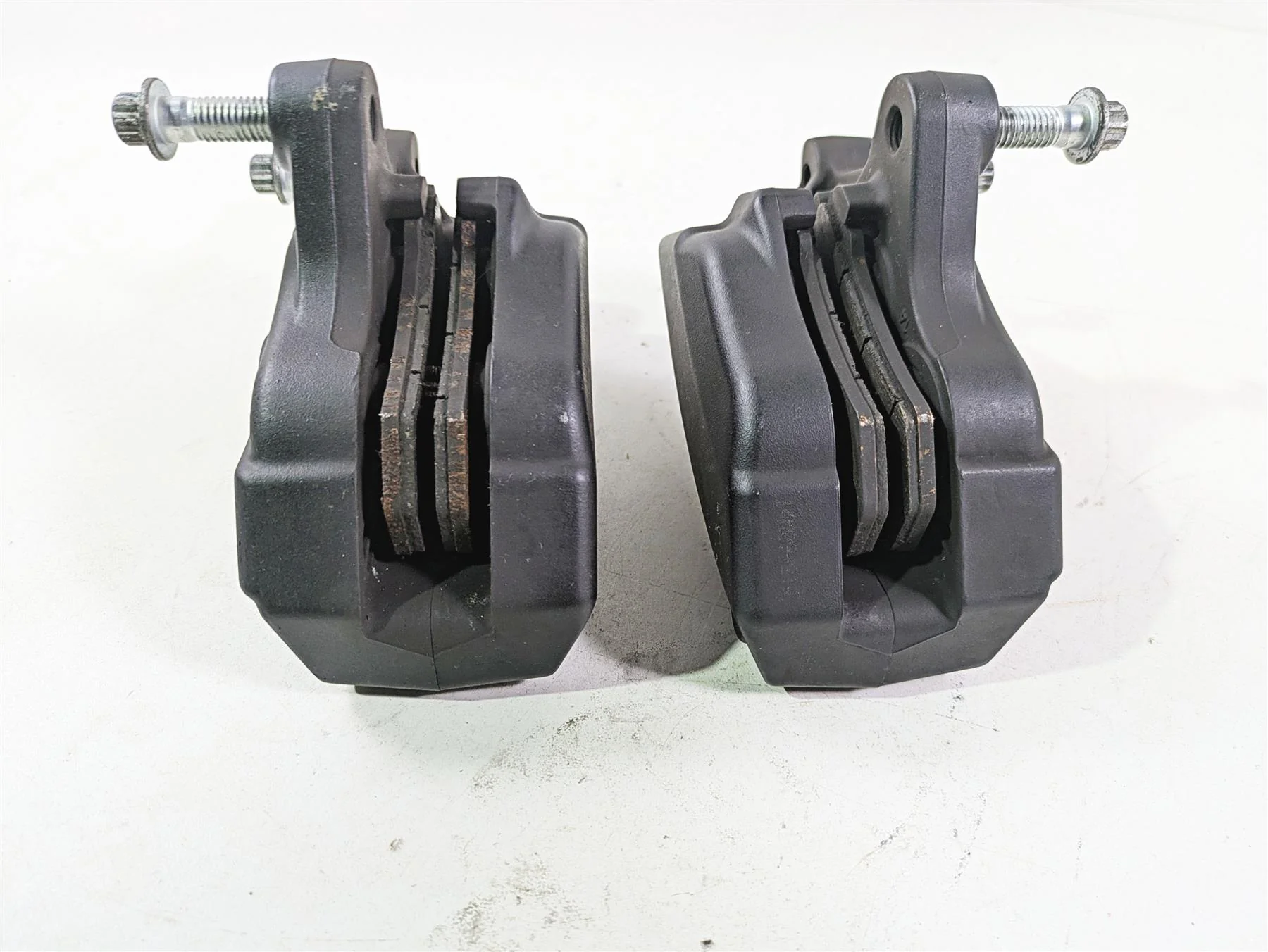 2015 Harley Touring FLHTKL Electra Glide Front Brake Caliper Set 43027-08 - Image 10
