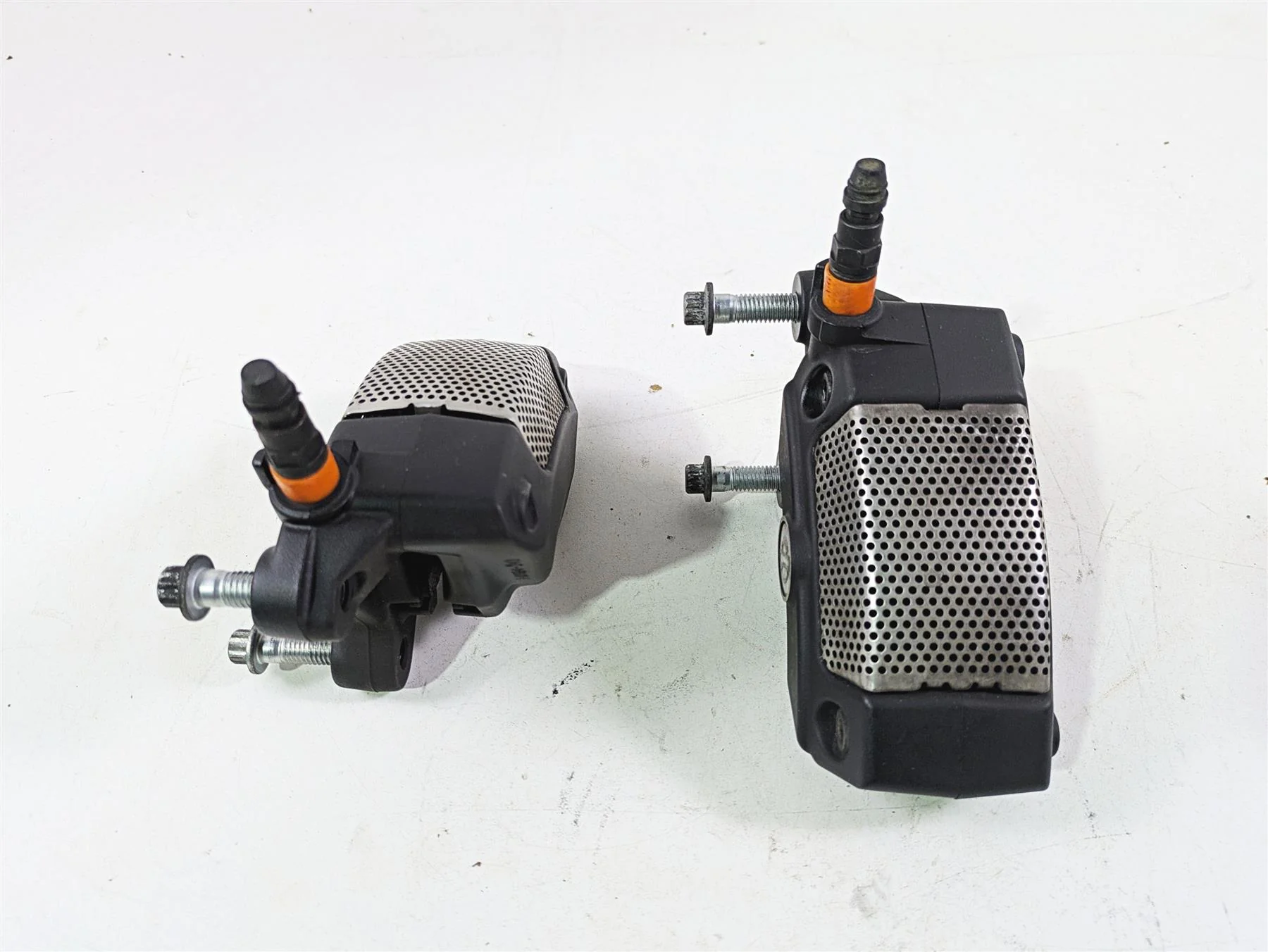 2015 Harley Touring FLHTKL Electra Glide Front Brake Caliper Set 43027-08 - Image 2
