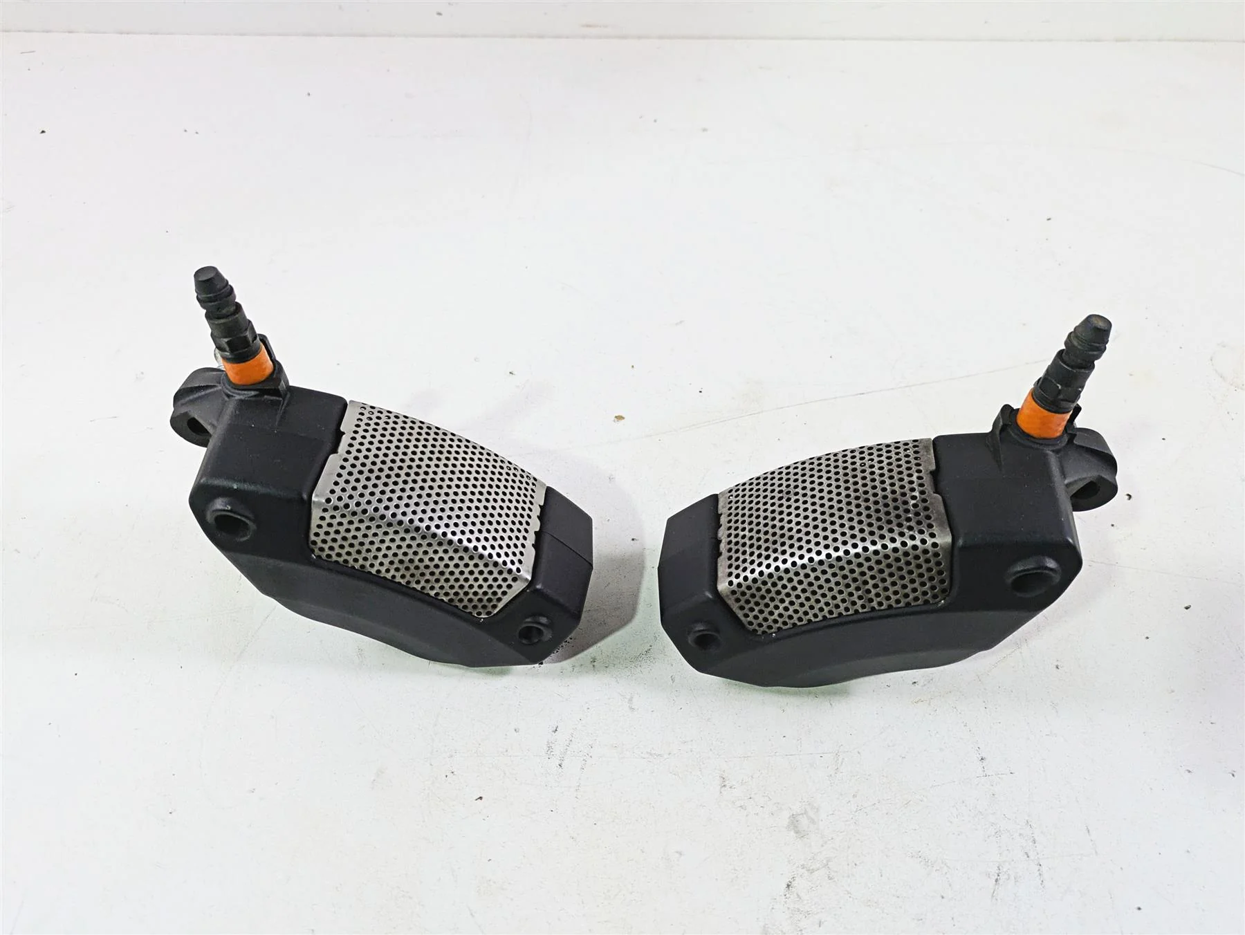 2015 Harley Touring FLHTKL Electra Glide Front Brake Caliper Set 43027-08 - Image 3