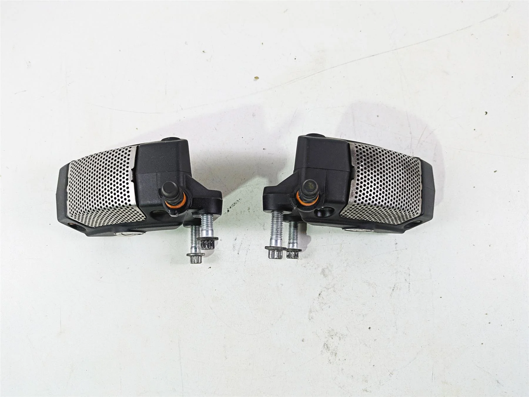 2015 Harley Touring FLHTKL Electra Glide Front Brake Caliper Set 43027-08 - Image 5