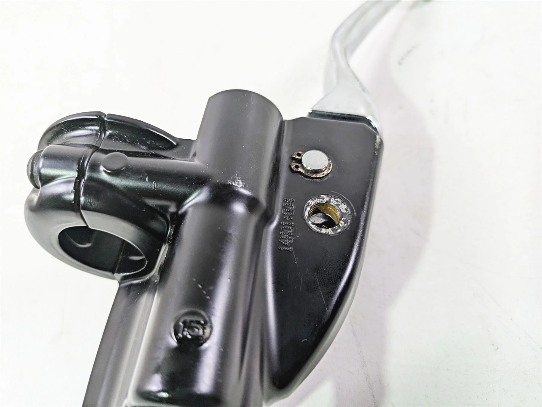 2015 Harley Touring FLHTKL Electra Glide Front Brake Master Cylinder 44551-08F - Image 10