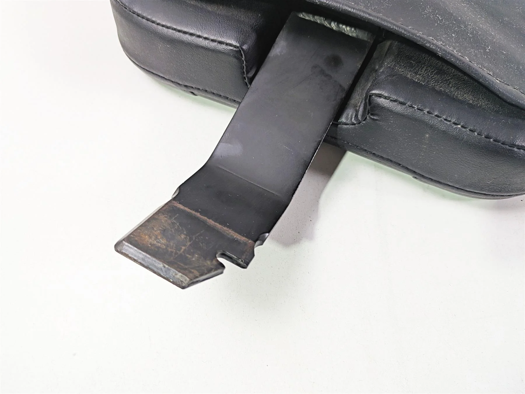 2015 Harley Touring FLHTKL Electra Glide Front Rider Backrest Set 02752046 - Image 12