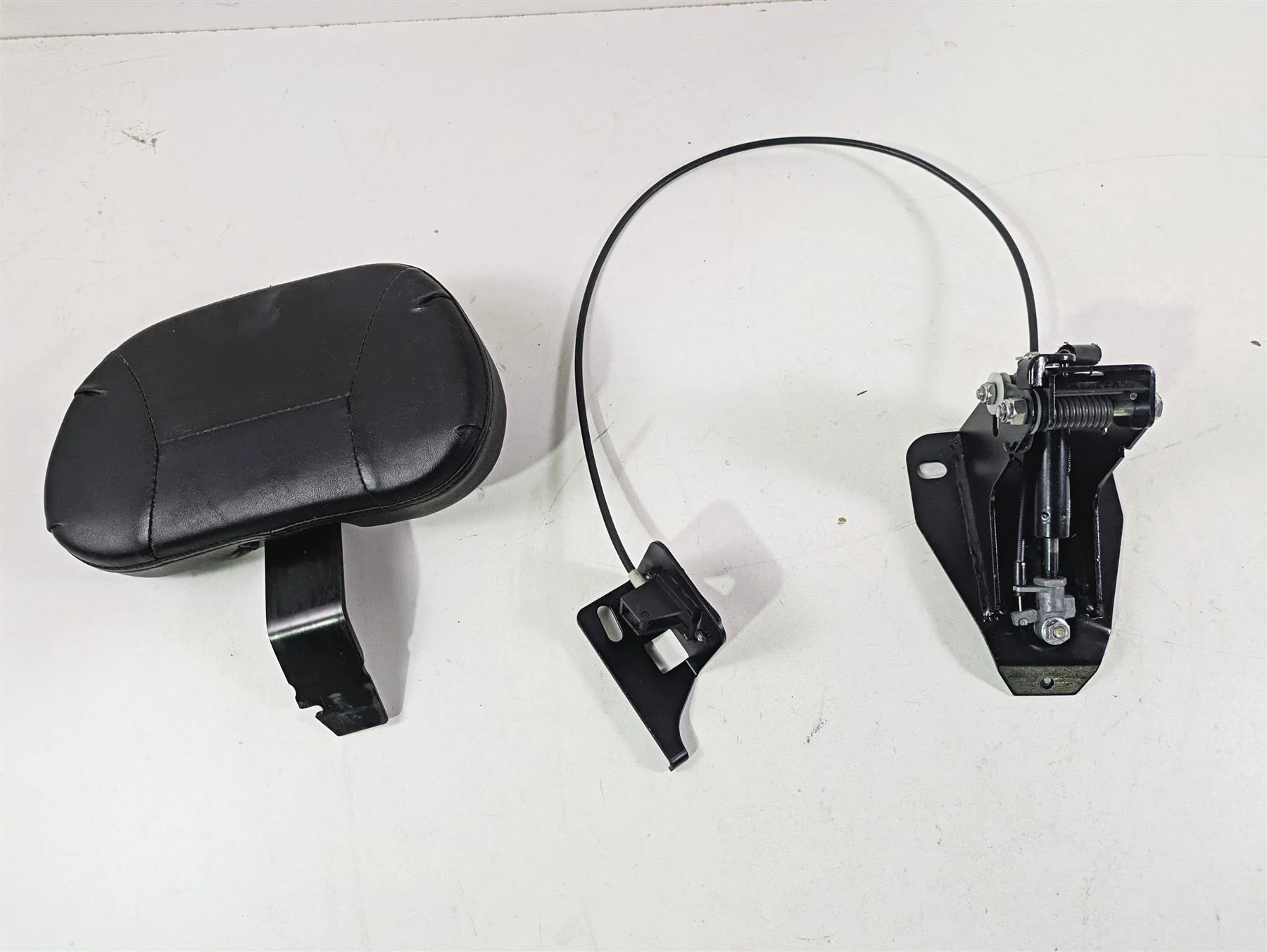 2015 Harley Touring FLHTKL Electra Glide Front Rider Backrest Set 02752046 - Image 4
