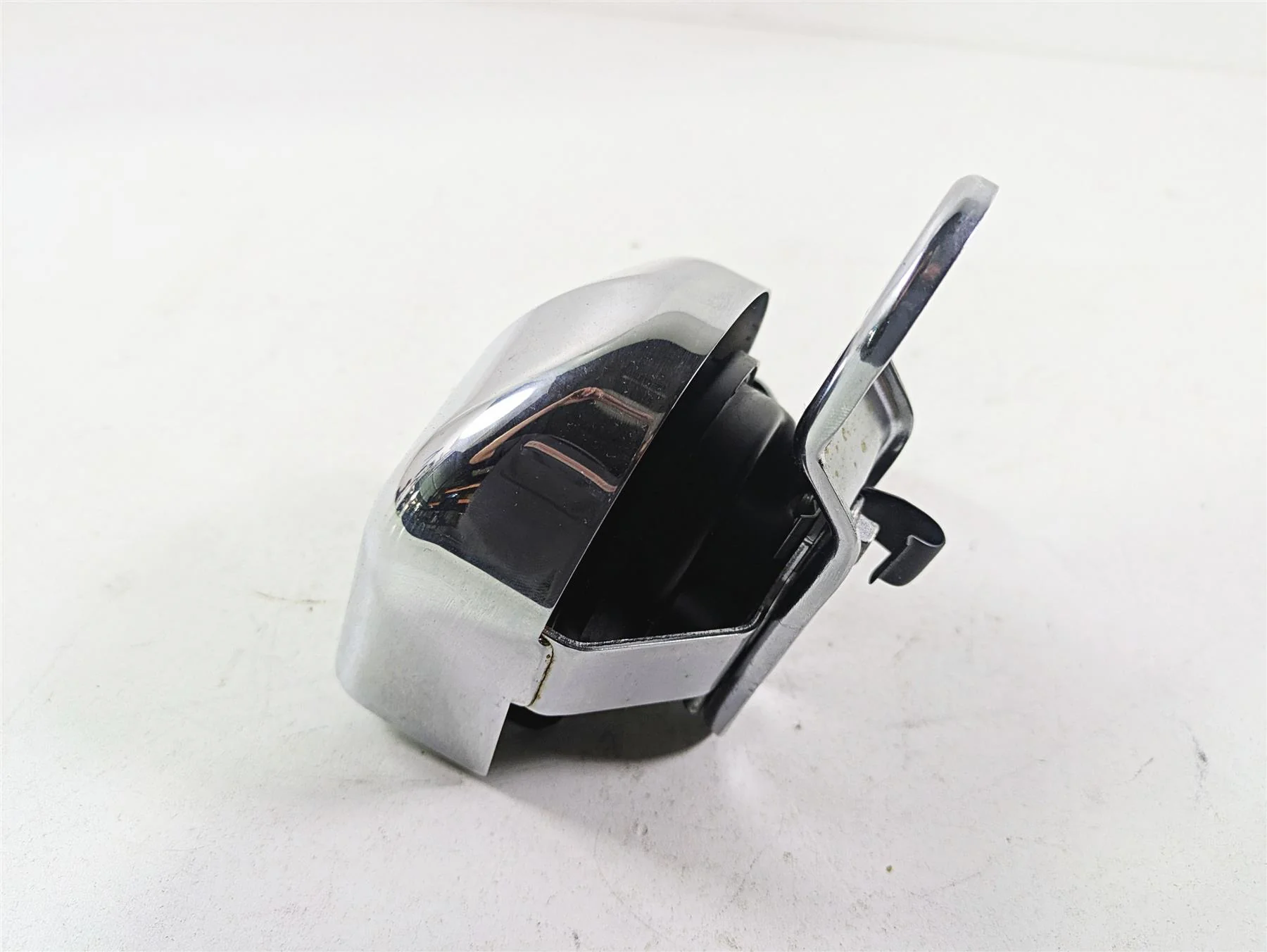 2015 Harley Touring FLHTKL Electra Glide Horn & Chrome Cover 61300478A - Image 11