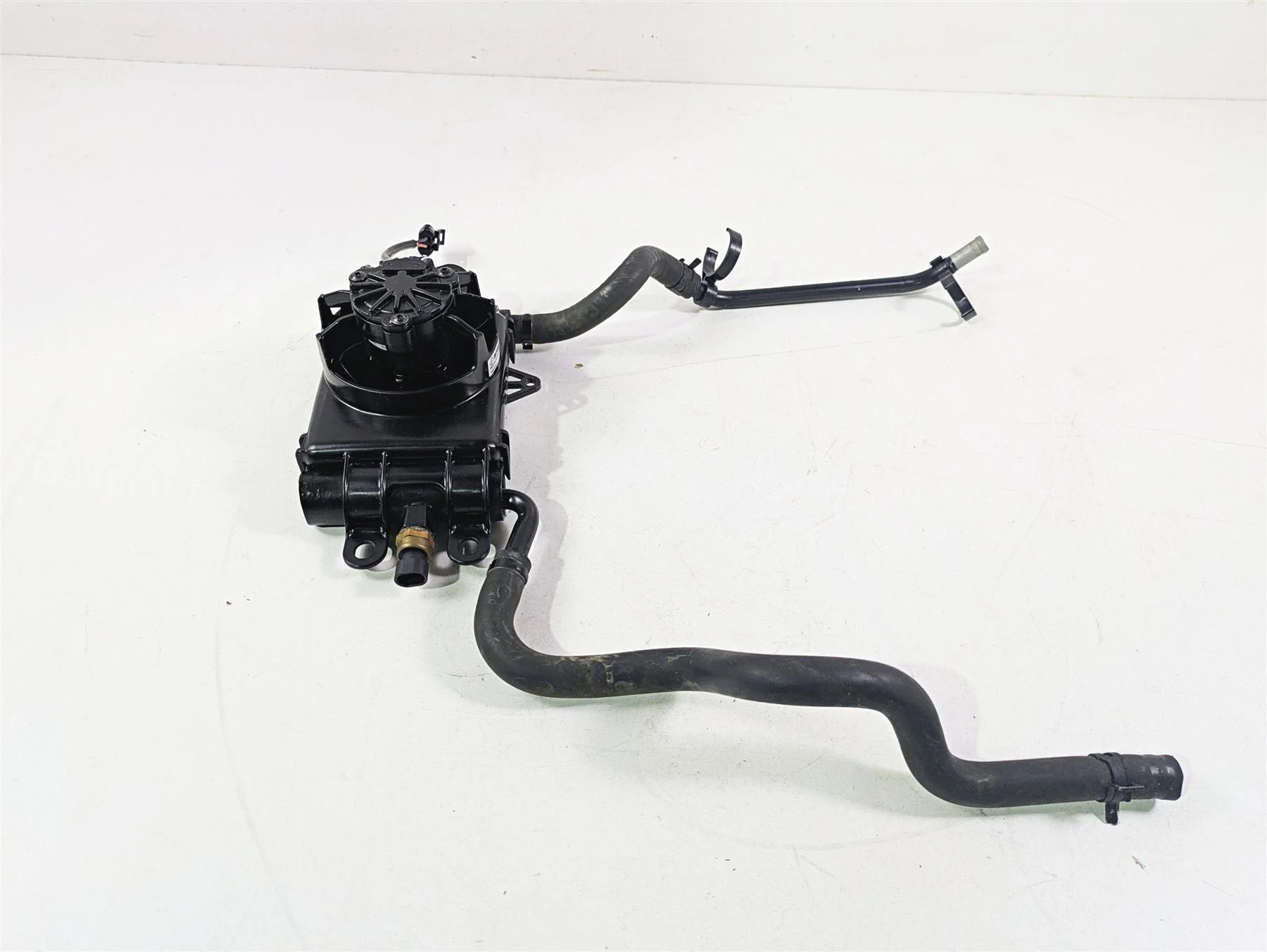 2015 Harley Touring FLHTKL Electra Glide Left Radiator Fan Set 26800004D - Image 4