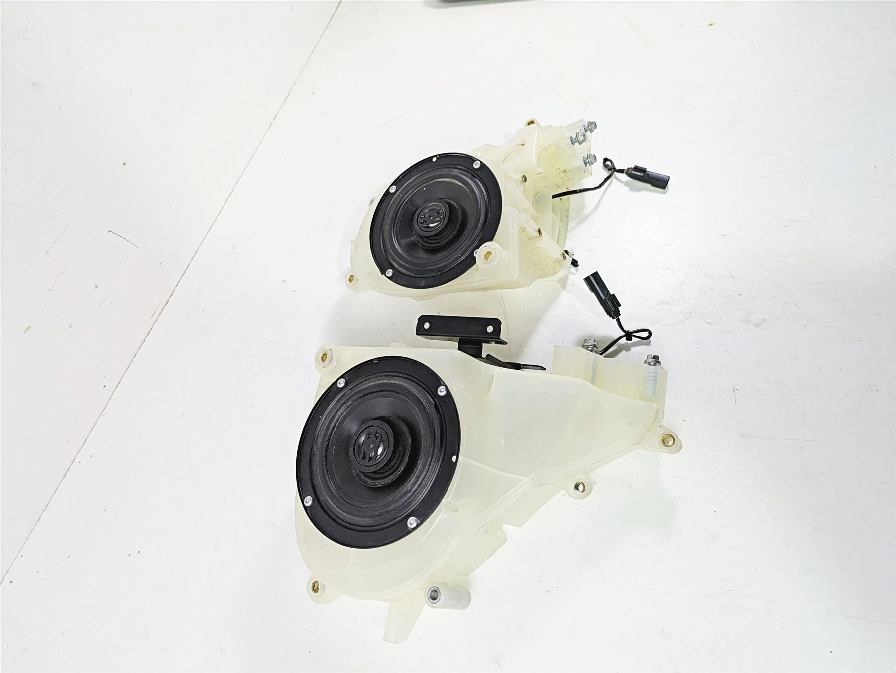 2015 Harley Touring FLHTKL Electra Glide Left Right Speaker Housing Set 57000175 - Image 2