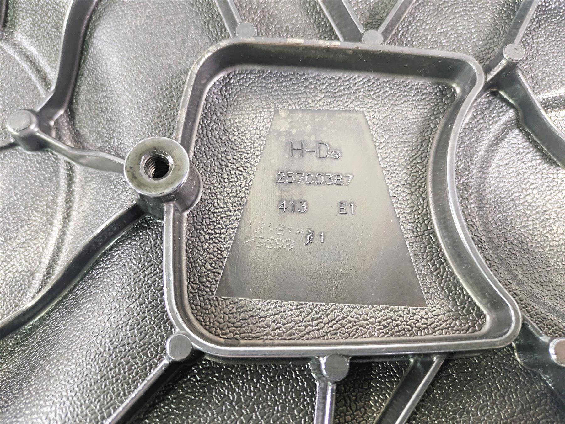 2015 Harley Touring FLHTKL Electra Glide Outer Primary Clutch Cover 25700385 - Image 9