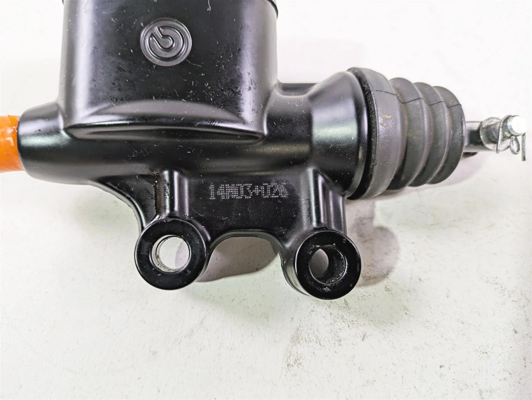 2015 Harley Touring FLHTKL Electra Glide Rear Brake Master Cylinder 41700028A - Image 7