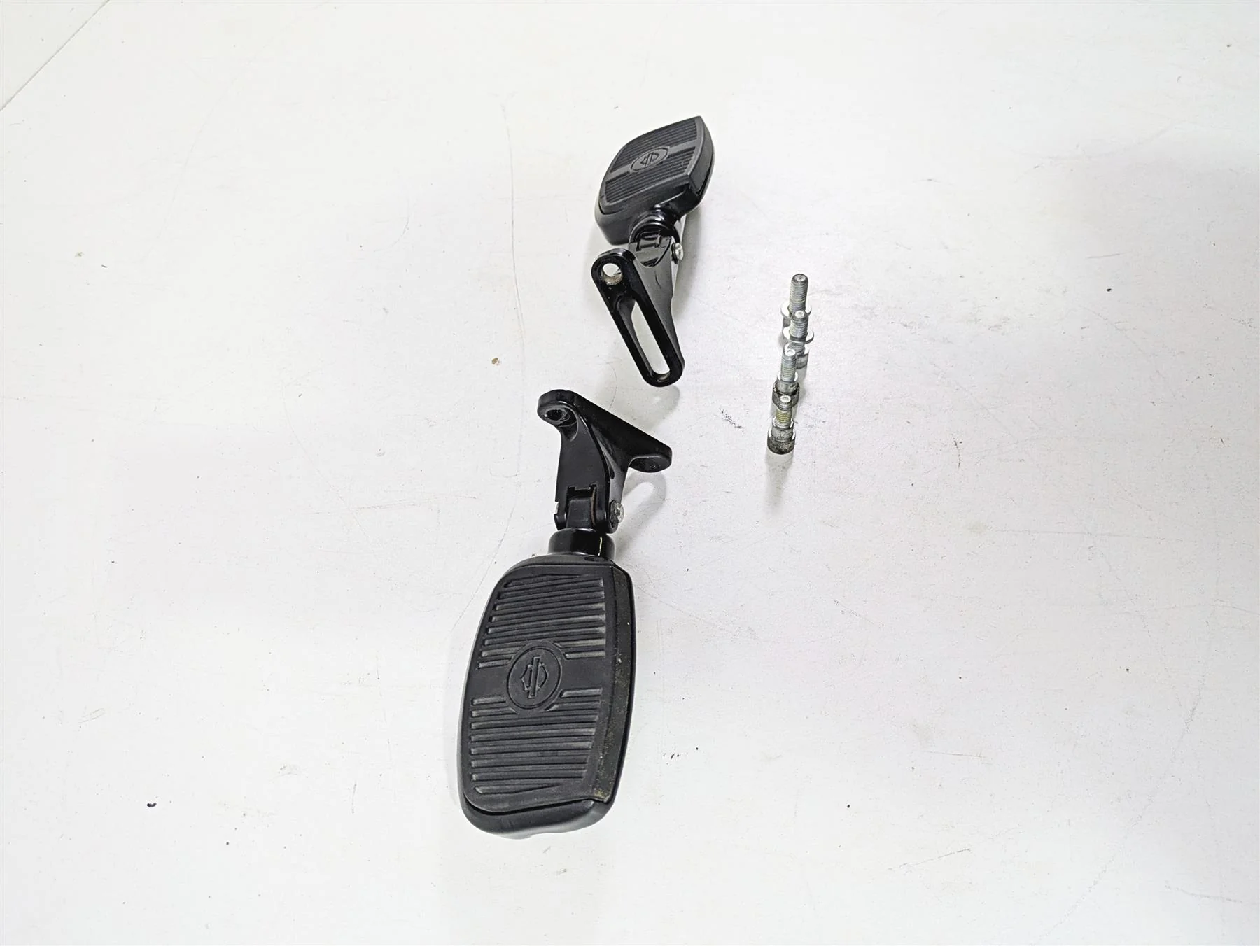 2015 Harley Touring FLHTKL Electra Glide Rear Passenger Foot Pegs 50500332A - Image 2