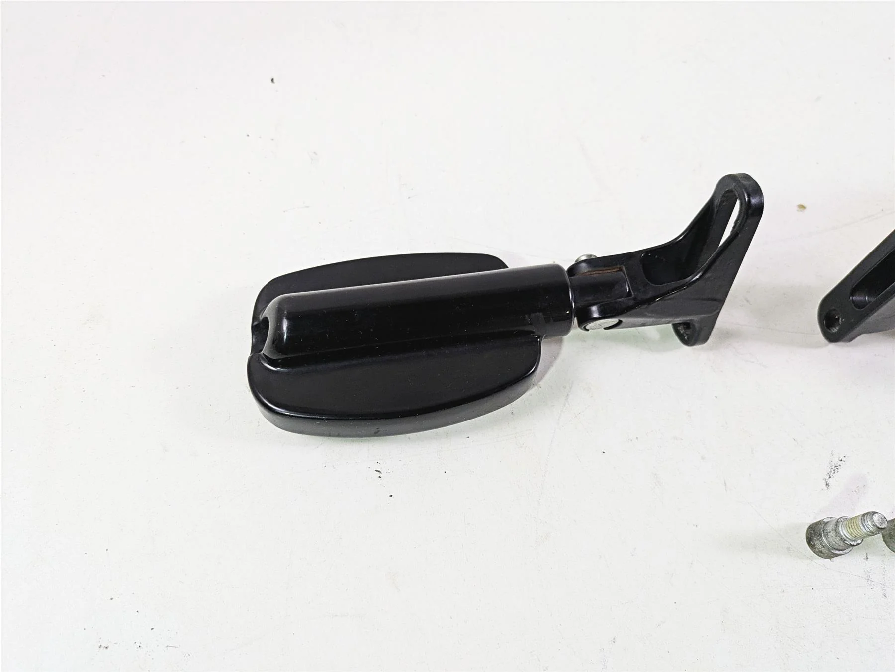 2015 Harley Touring FLHTKL Electra Glide Rear Passenger Foot Pegs 50500332A - Image 8