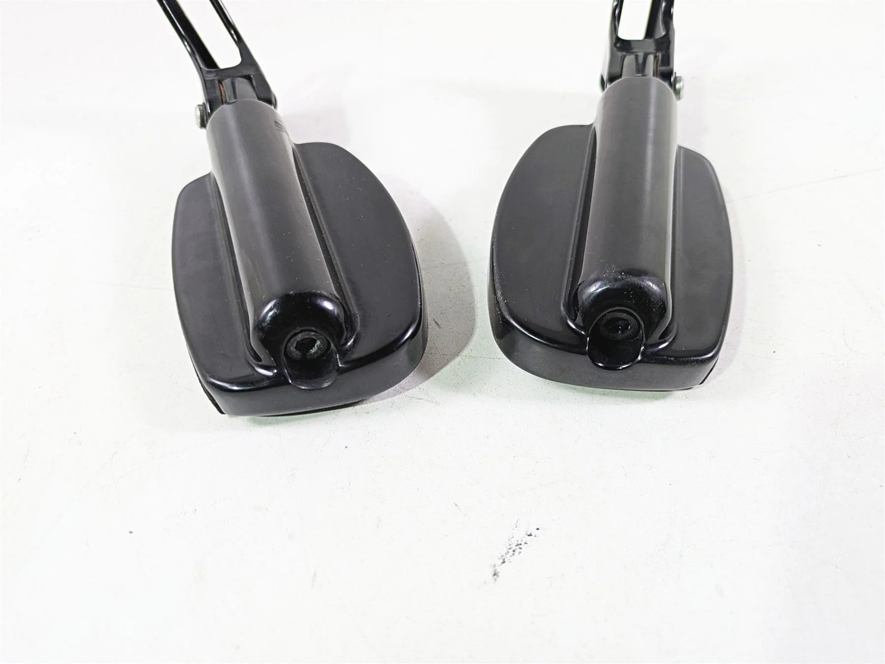 2015 Harley Touring FLHTKL Electra Glide Rear Passenger Foot Pegs 50500332A - Image 9