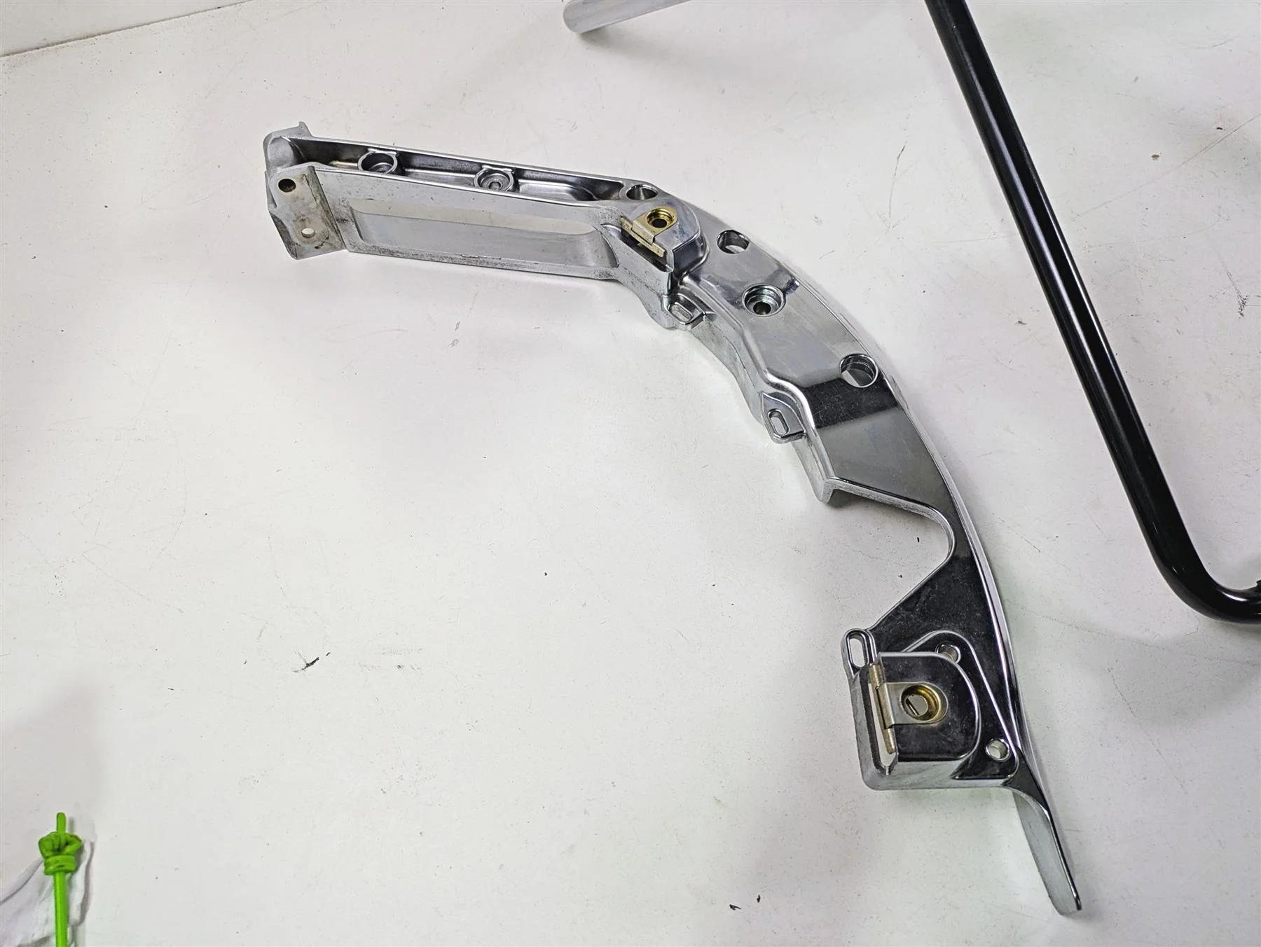 2015 Harley Touring FLHTKL Electra Glide Rear Saddlebag Support Set 90200499 - Image 3