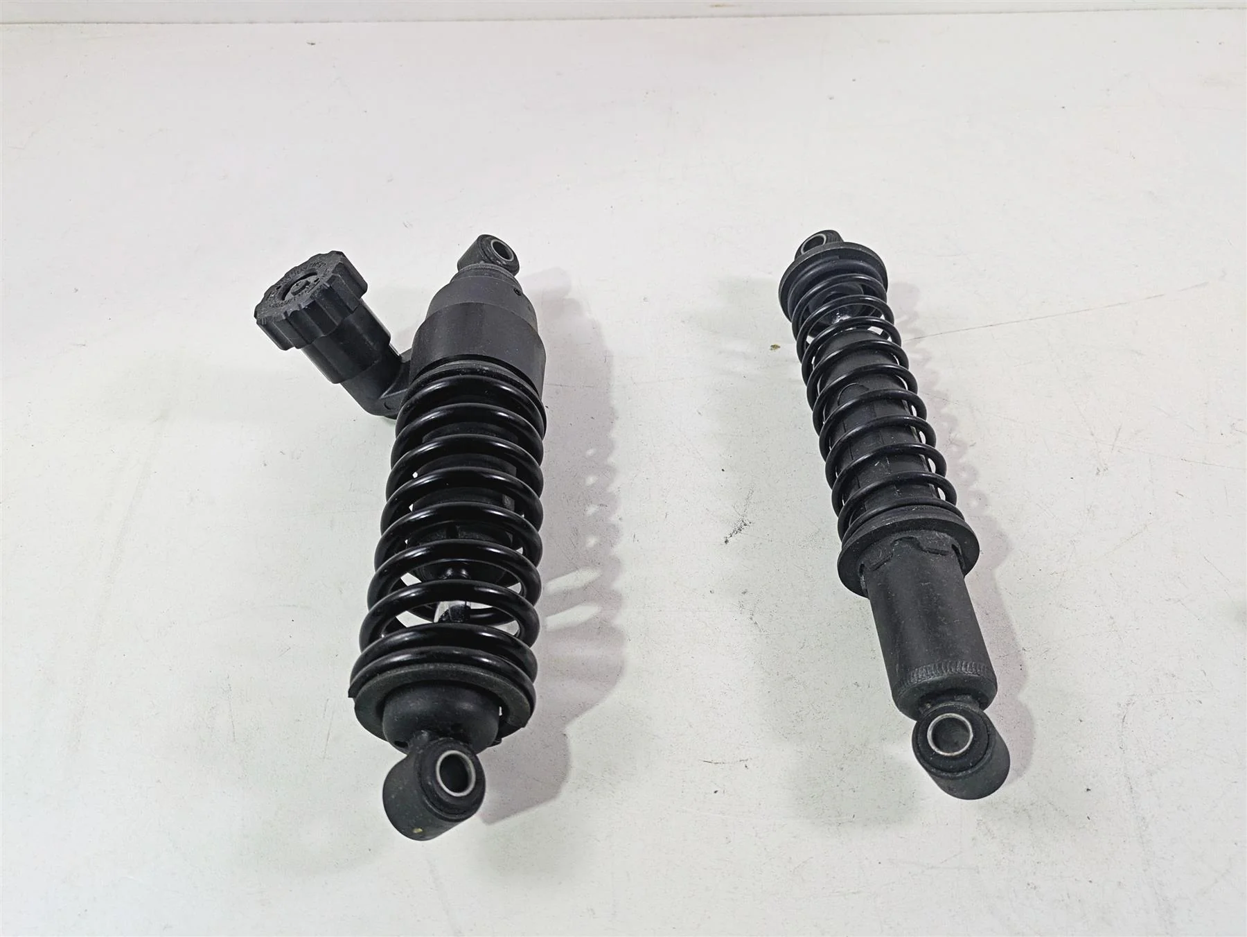 2015 Harley Touring FLHTKL Electra Glide Rear Shock Damper Set 54000081 54000082 - Image 10