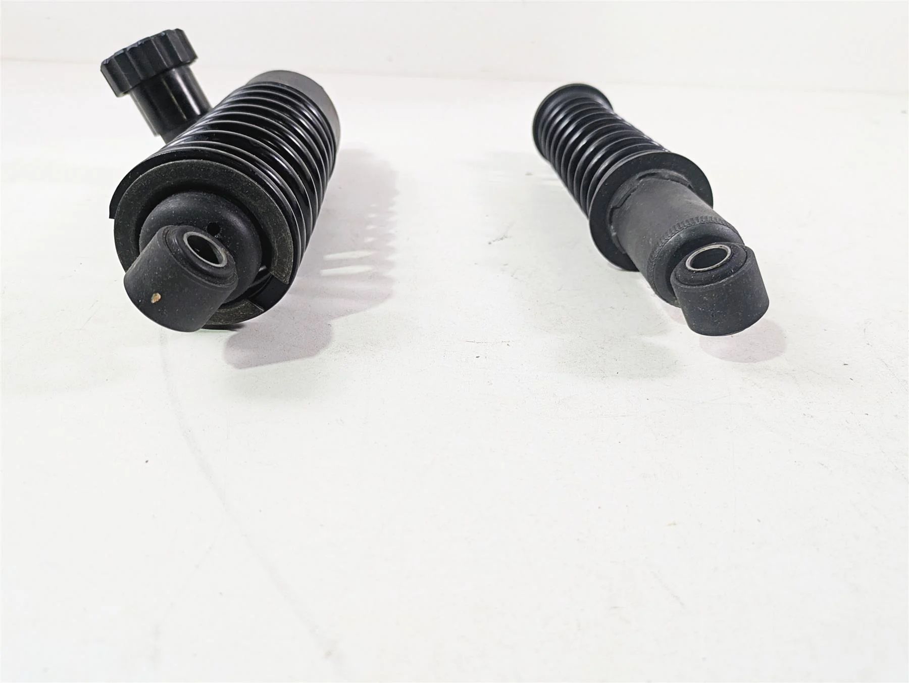 2015 Harley Touring FLHTKL Electra Glide Rear Shock Damper Set 54000081 54000082 - Image 11