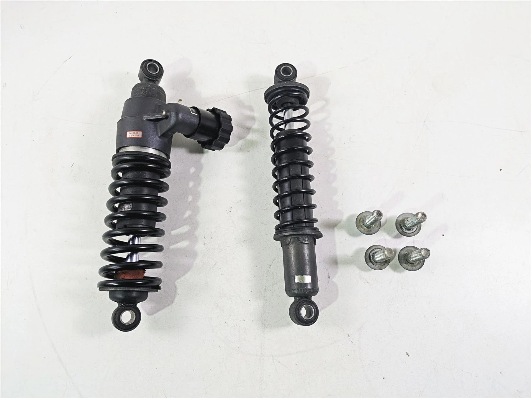2015 Harley Touring FLHTKL Electra Glide Rear Shock Damper Set 54000081 54000082 - Image 2