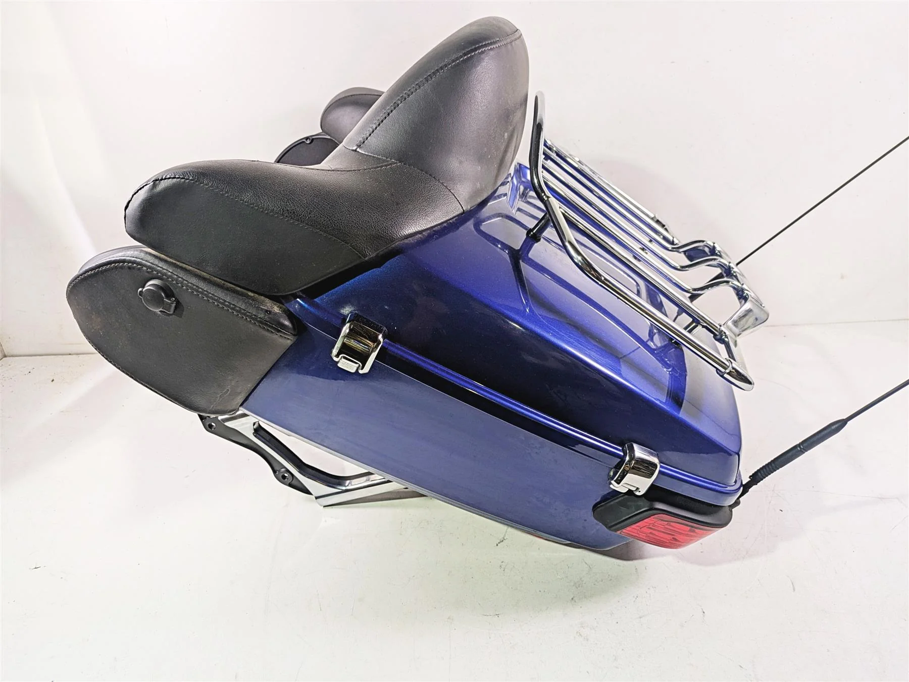 2015 Harley Touring FLHTKL Electra Glide Rear Trunk Tourpak Luggage Set 53000346 - Image 2