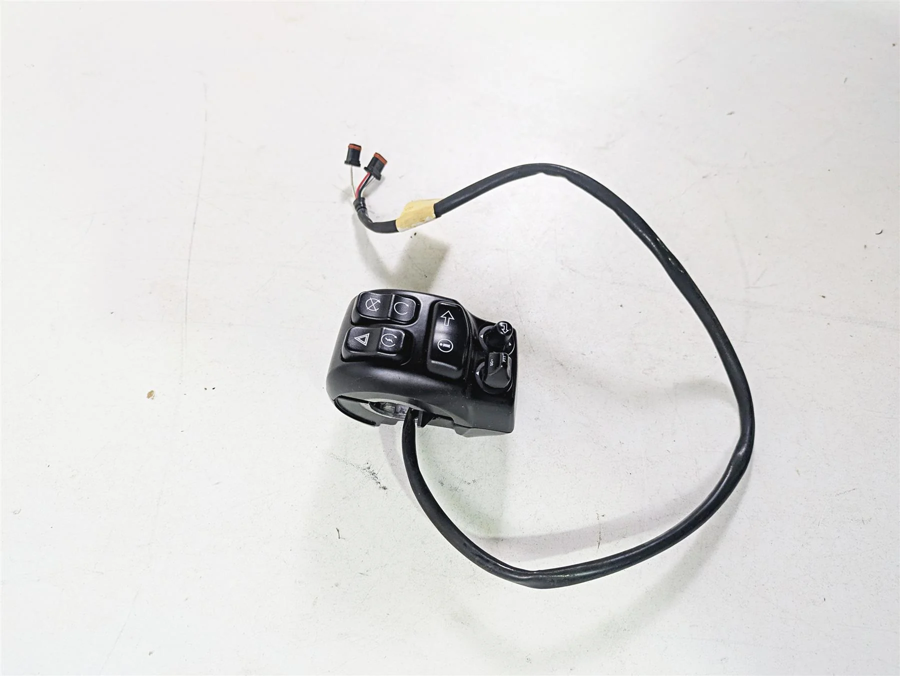 2015 Harley Touring FLHTKL Electra Glide Right Ptt Control Switch 71500130C - Image 2