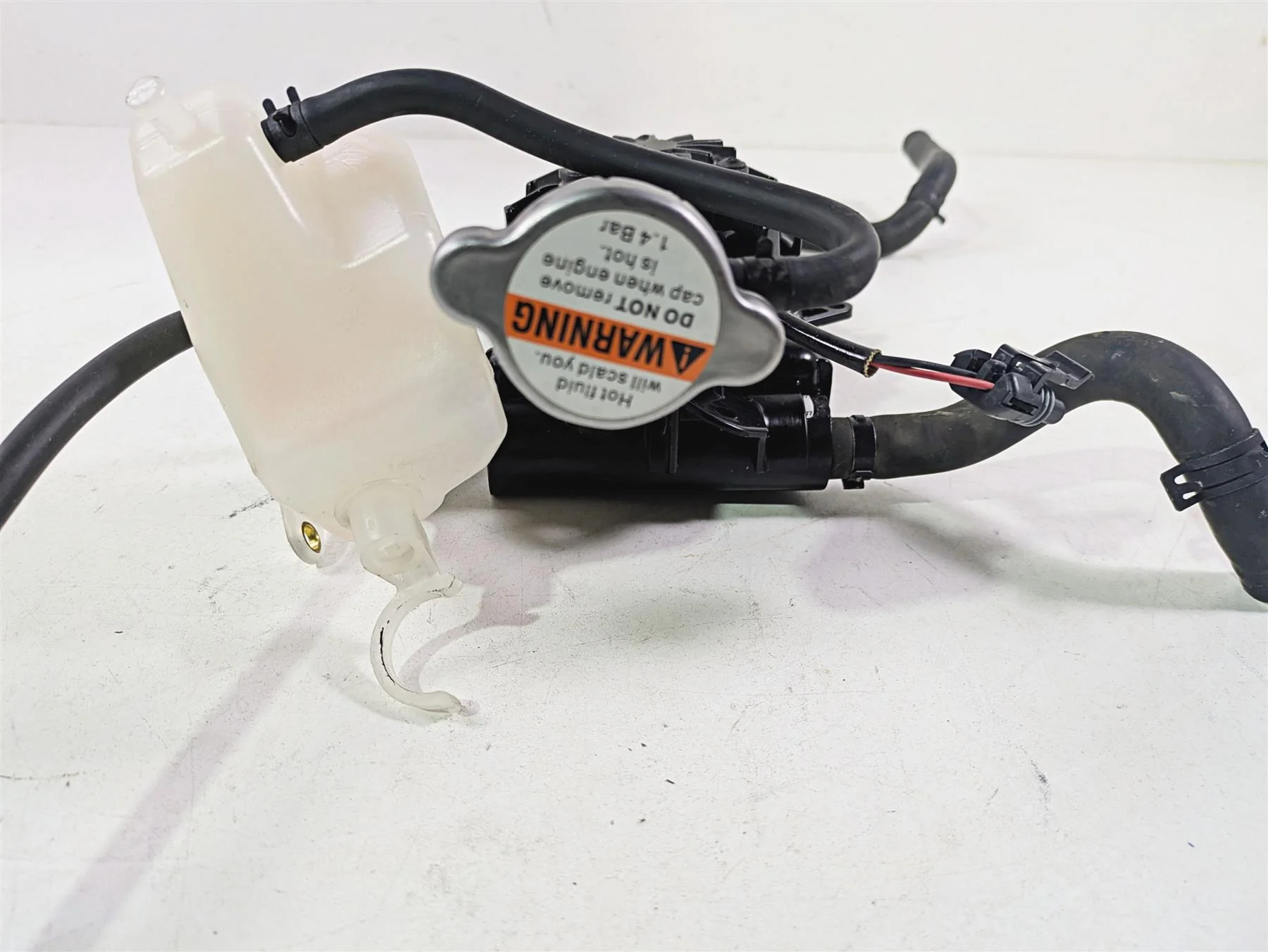 2015 Harley Touring FLHTKL Electra Glide Right Radiator Fan Reservoir 26800003F - Image 11
